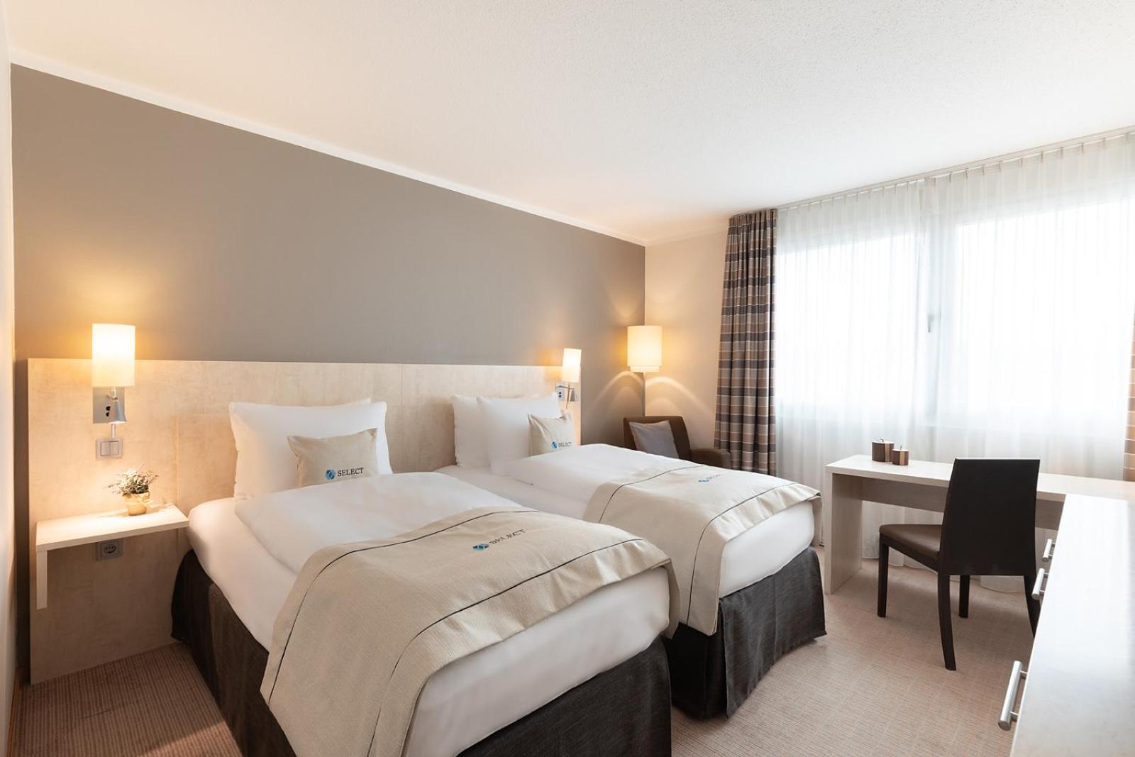 Standard Twin Room - Photo 1