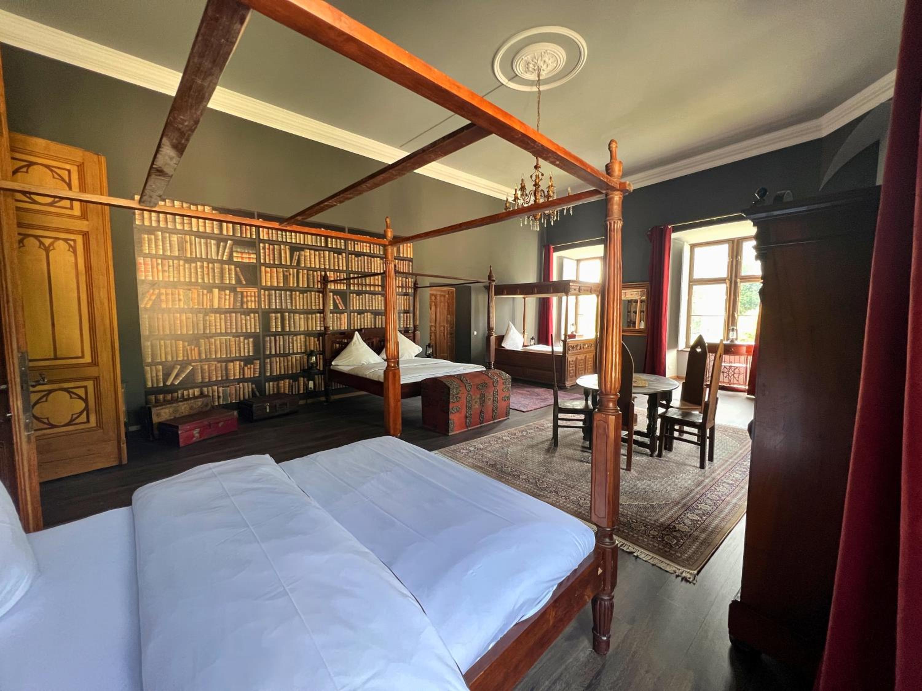 Deluxe Family Room