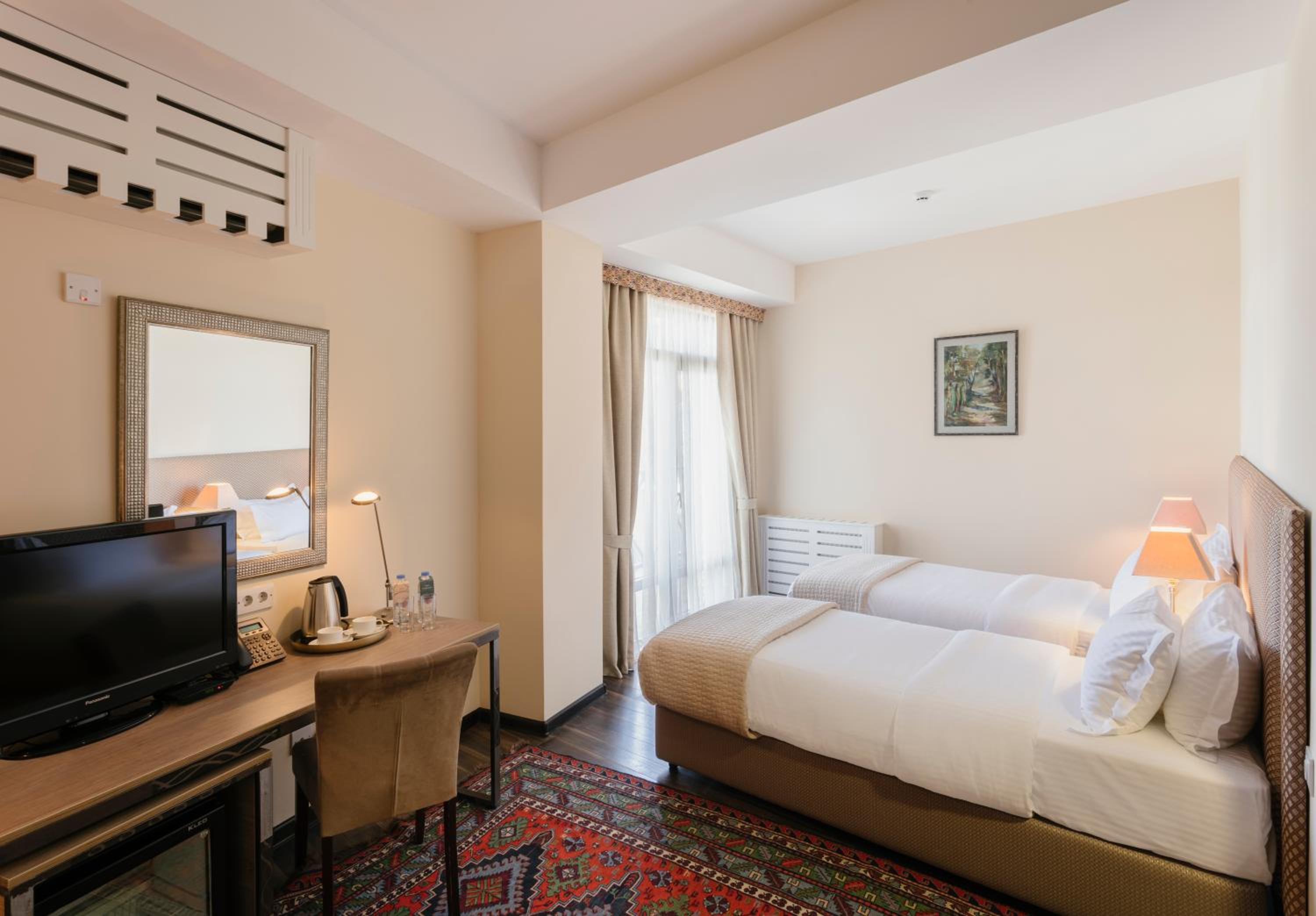 Standard Twin Room - Photo 6