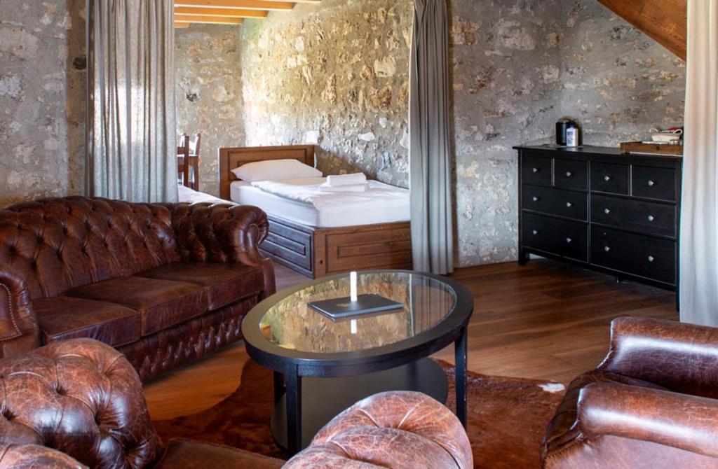 Villa - Photo 1
