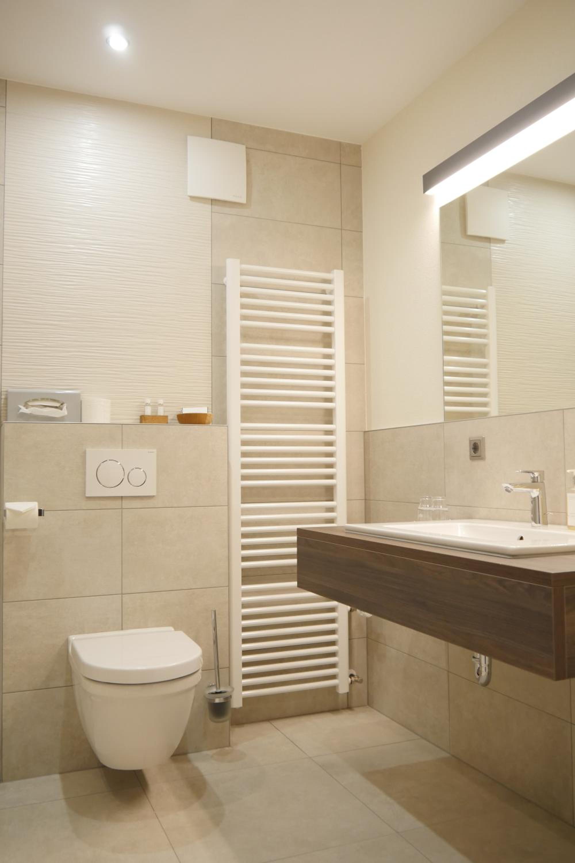 Large Double Room - Photo 4