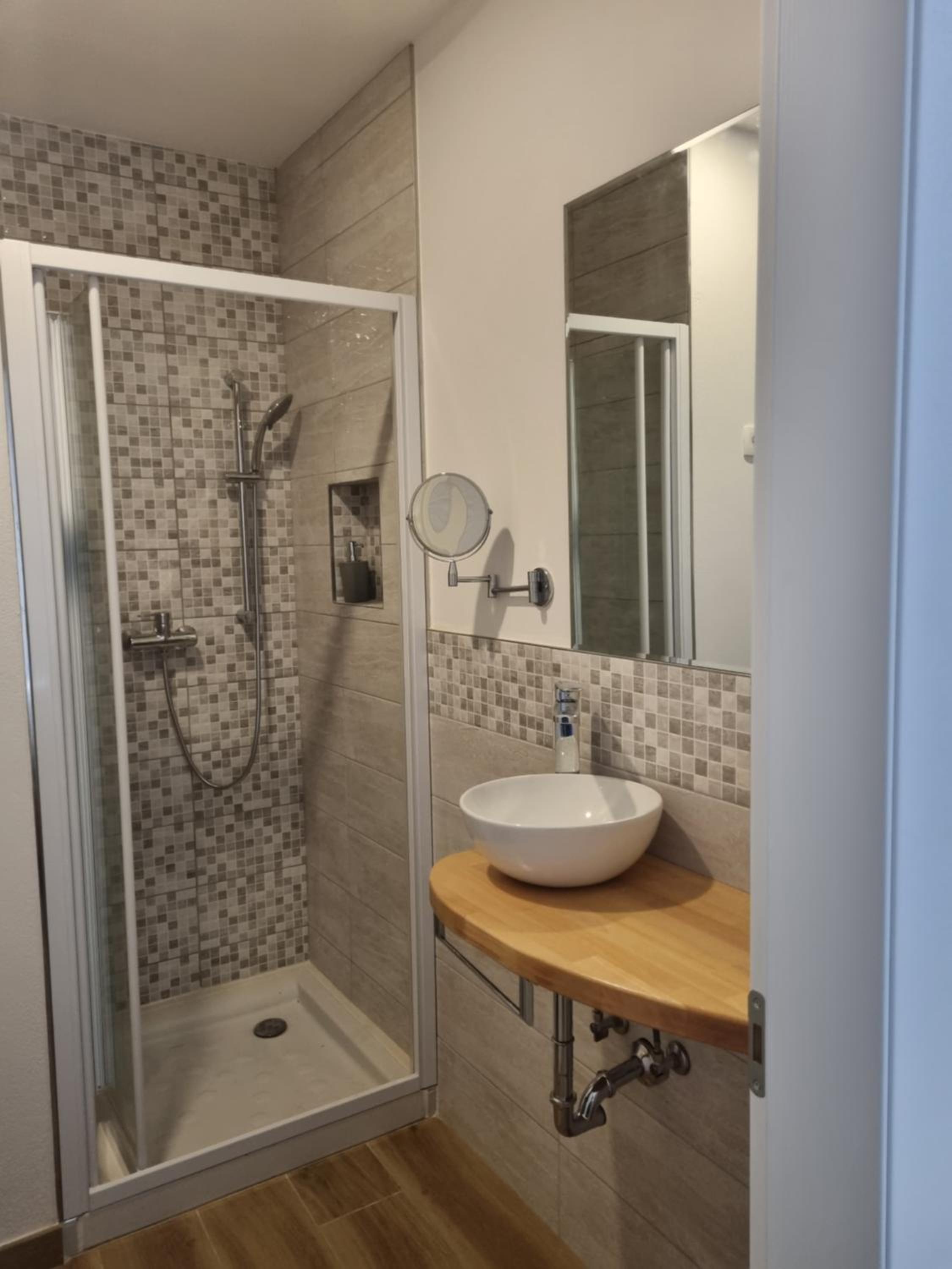 Deluxe Room - Photo 19