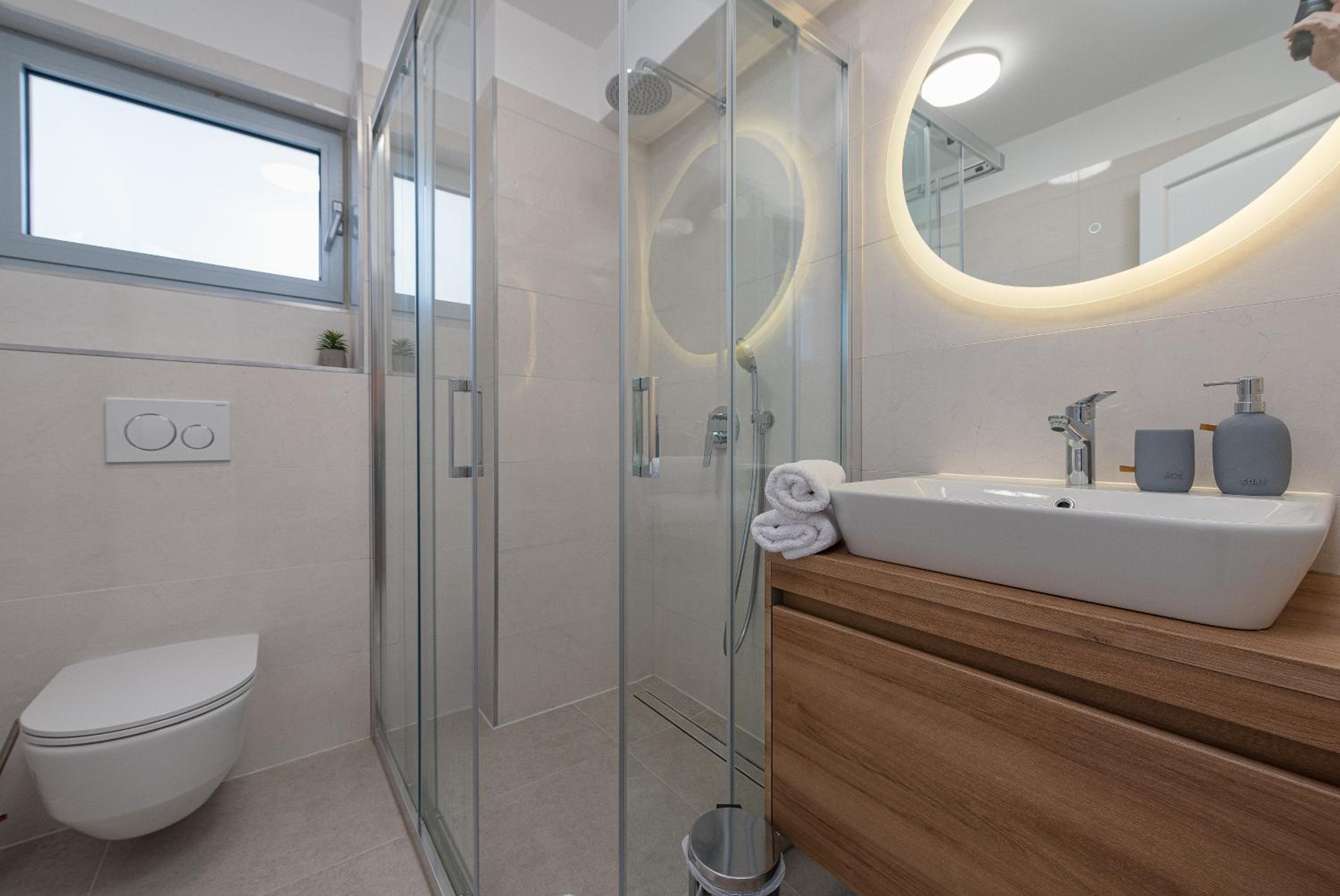 Two-Bedroom Deluxe Apartment with Balcony photo 2