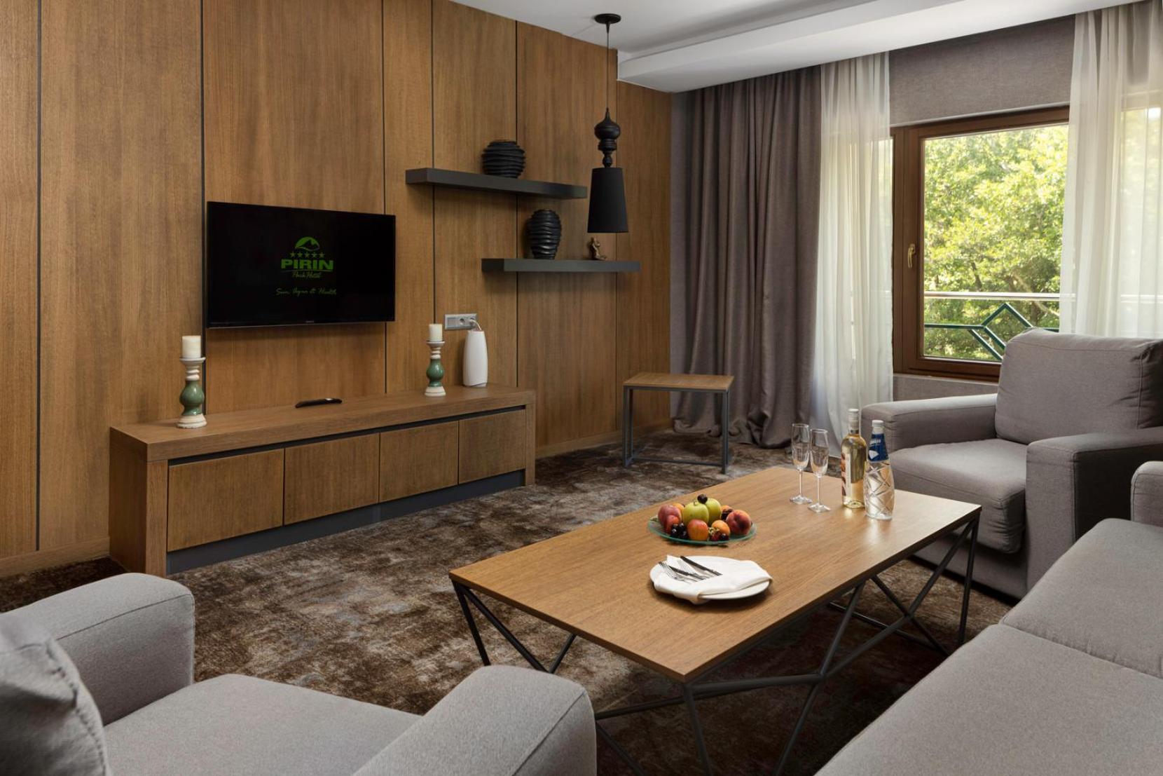 Deluxe Suite with Free Spa Access photo 2