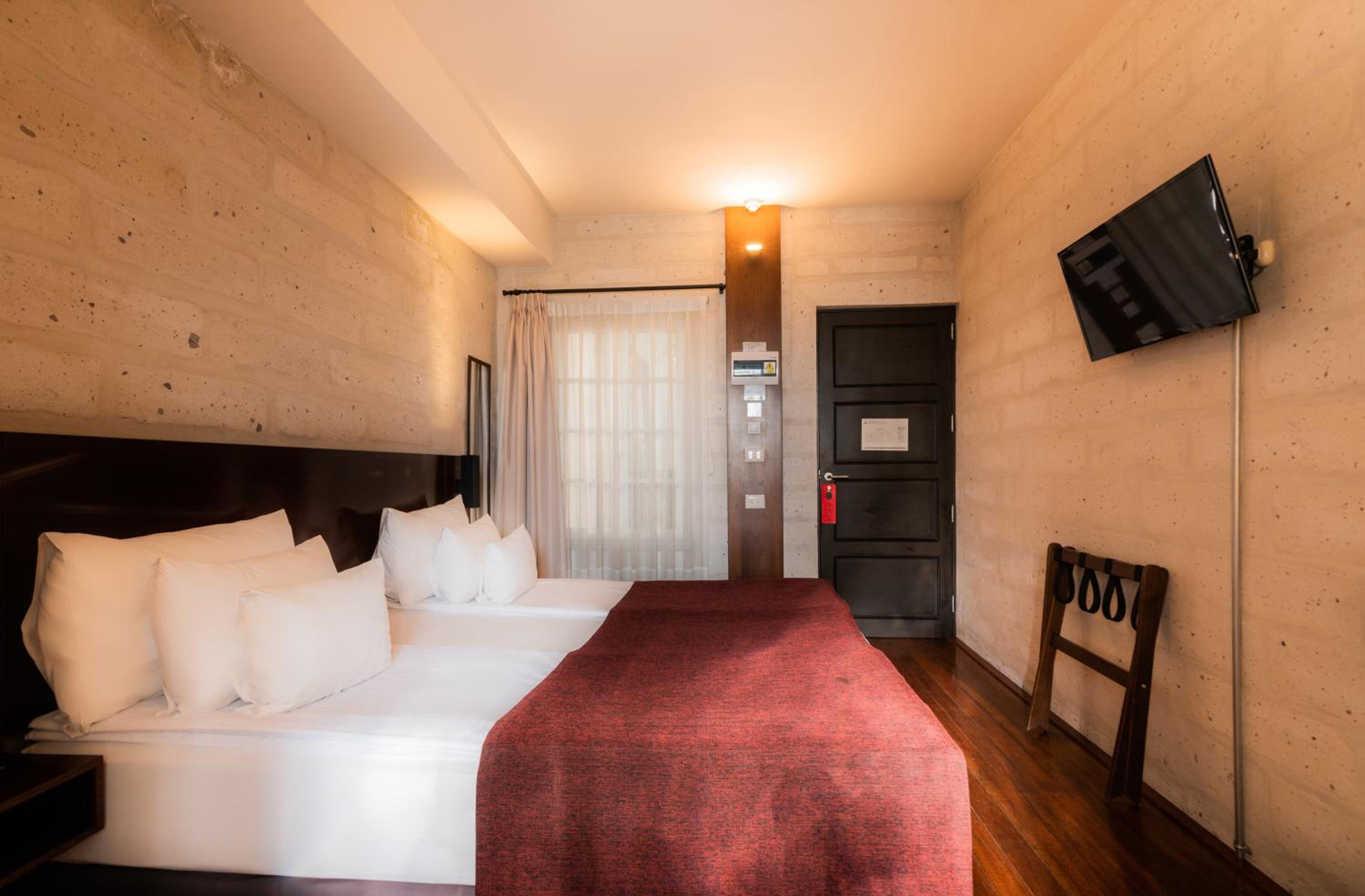 Standard Queen Room