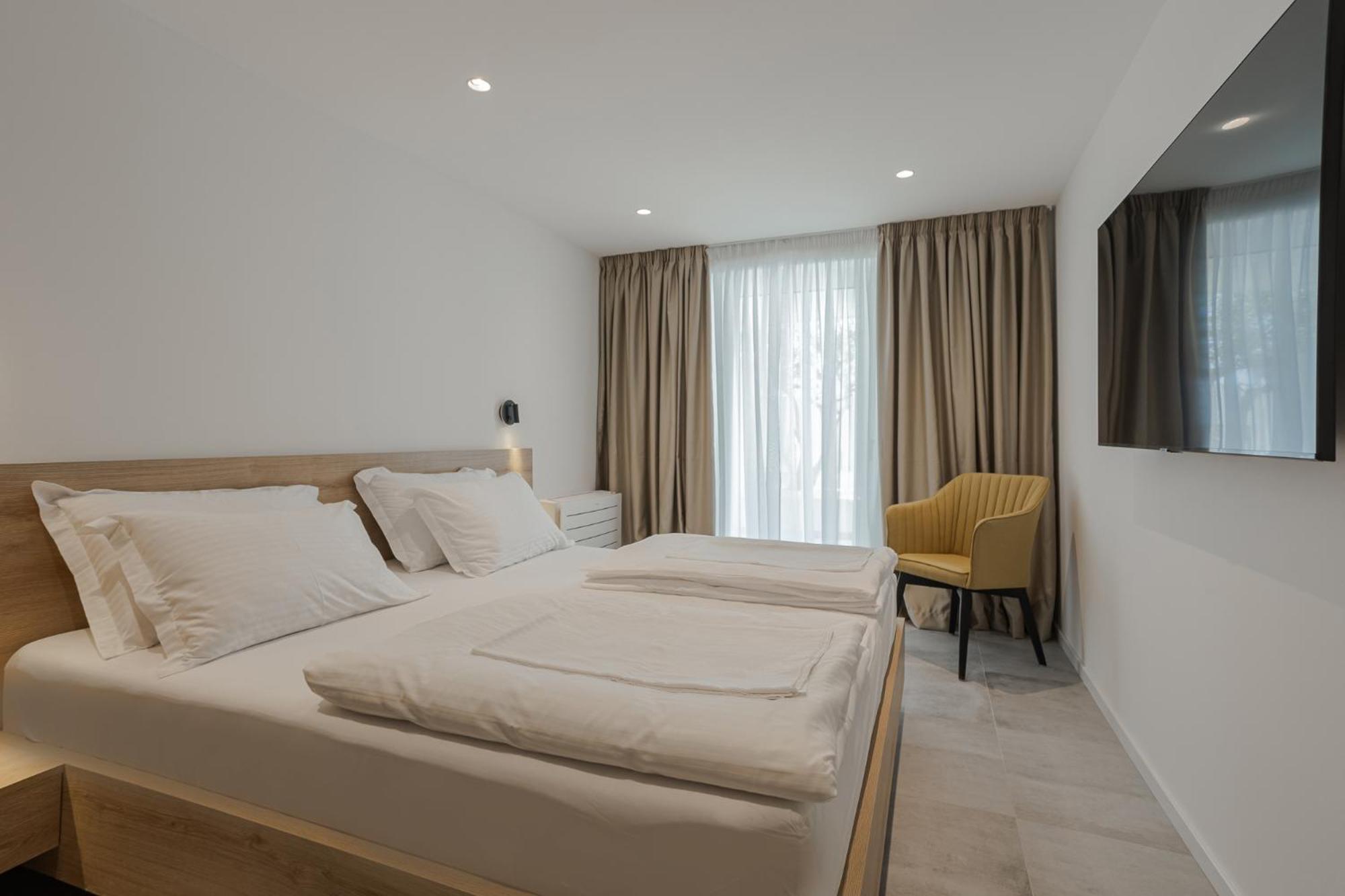 Double Room with Terrace - Photo 16