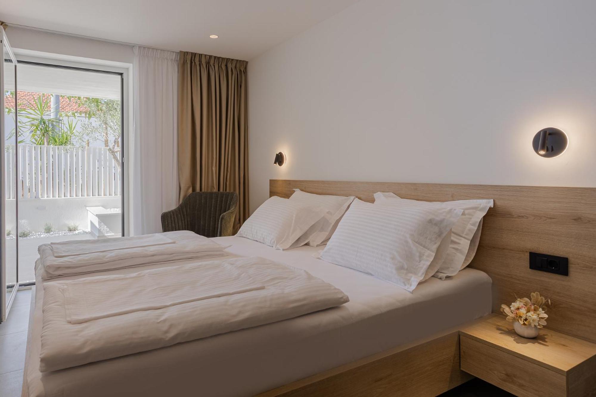 Double Room with Terrace - Photo 9