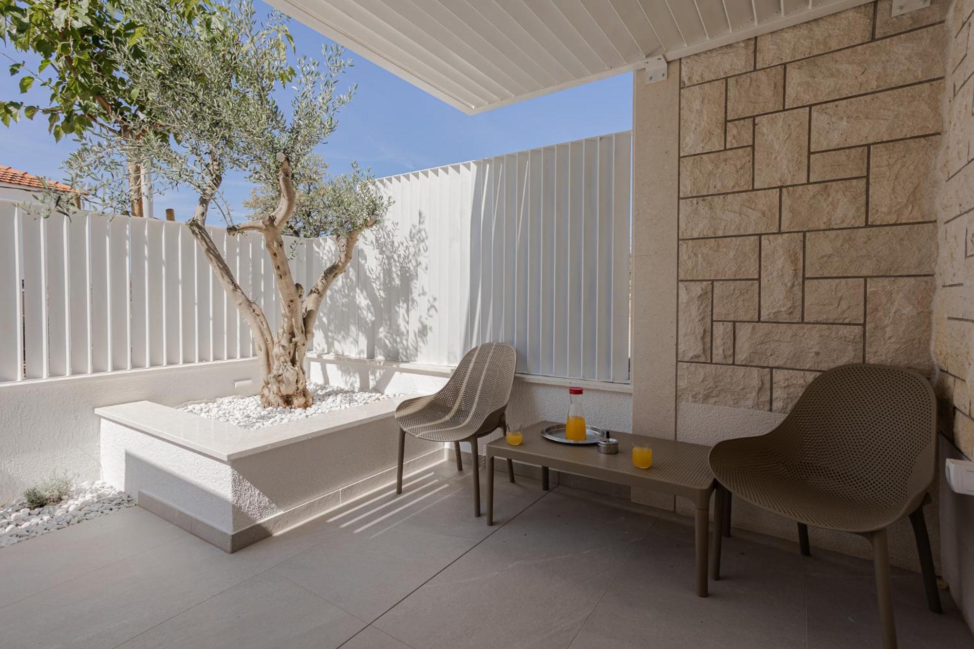 Double Room with Terrace - Photo 8
