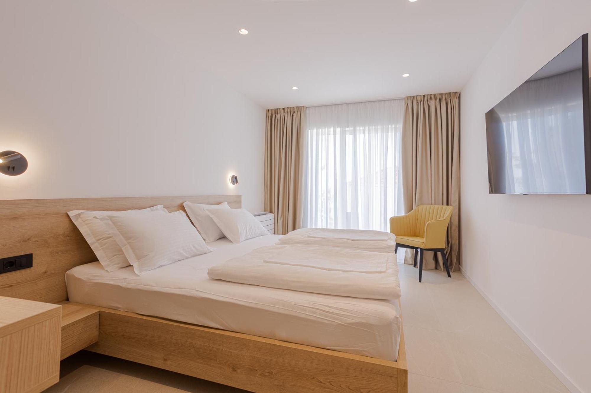 Double Room with Balcony and Sea View photo 3