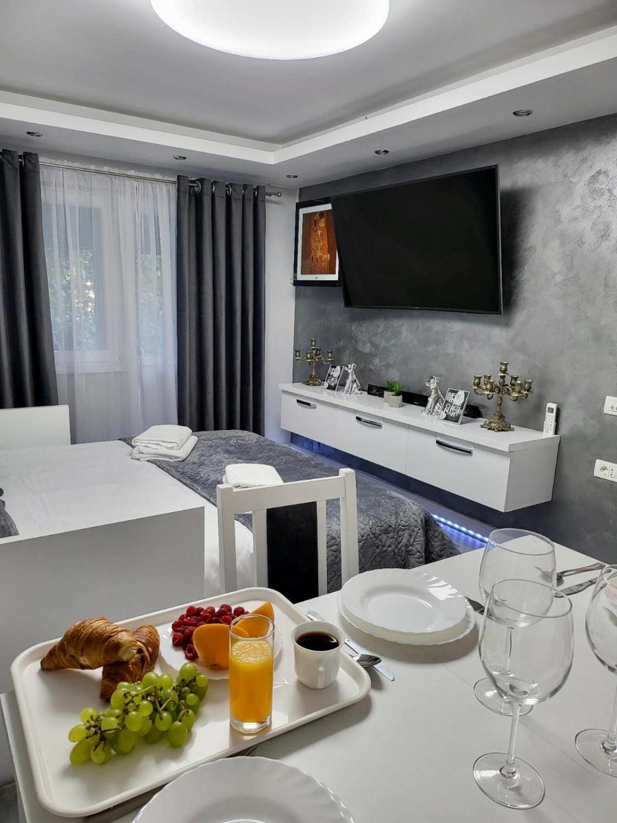 One-Bedroom Apartment - Photo 32