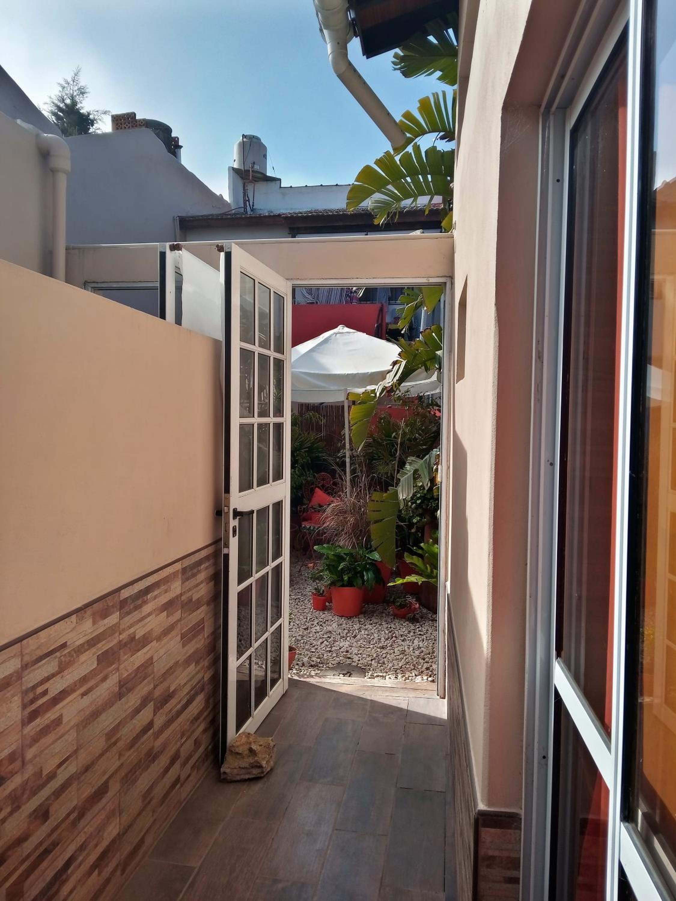 Studio Apartment (No Kitchen) photo 2