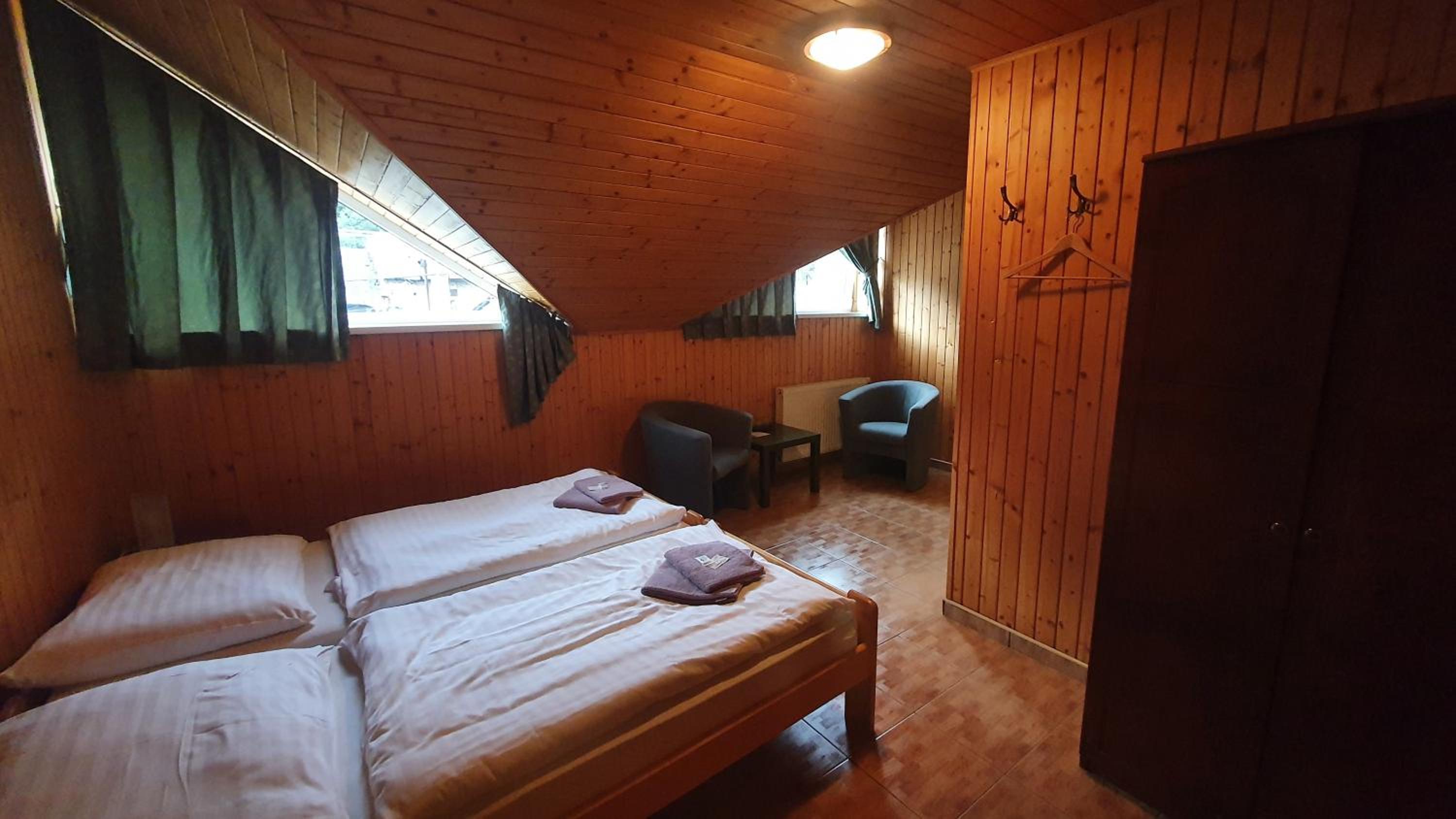Double or Twin Room with Bathroom - Photo 2