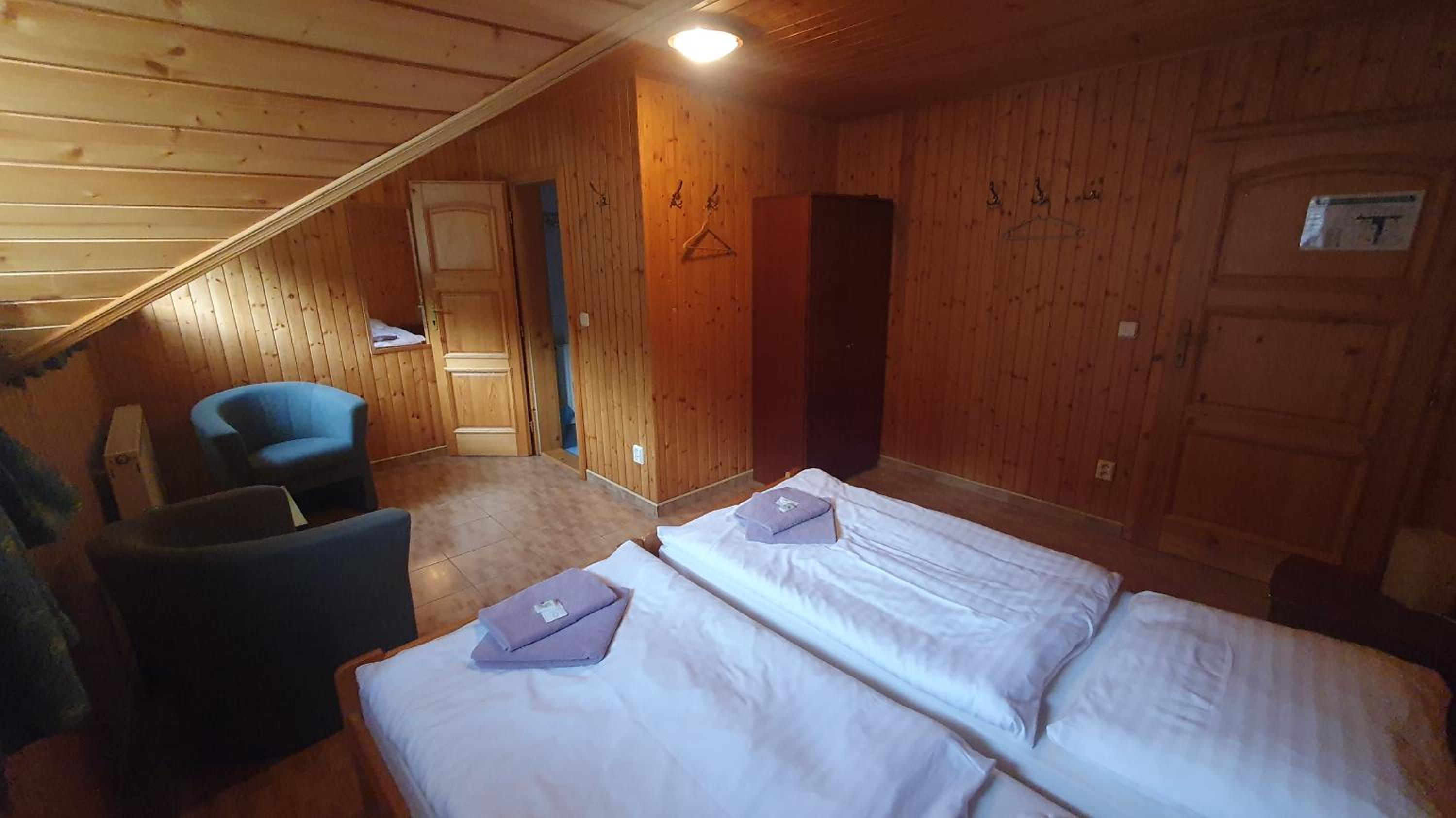Double or Twin Room with Bathroom - Photo 1
