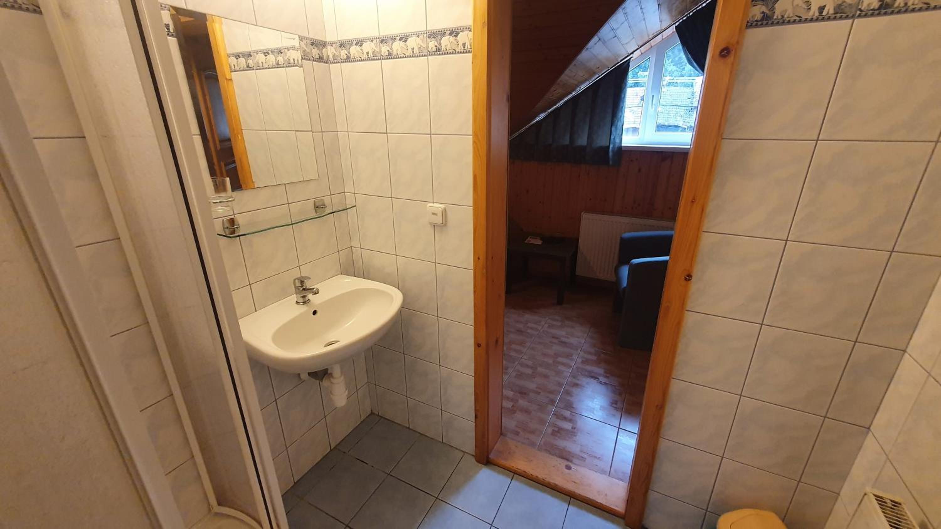 Double or Twin Room with Bathroom - Photo 8
