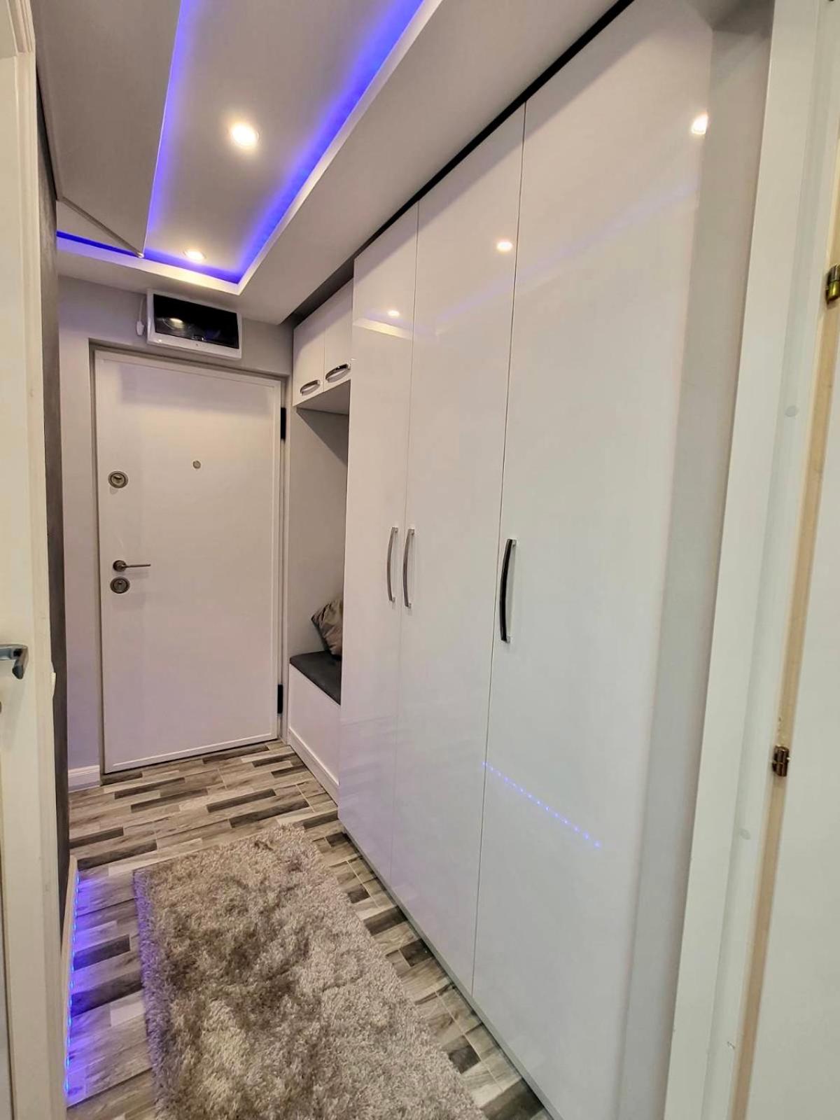 One-Bedroom Apartment - Photo 2