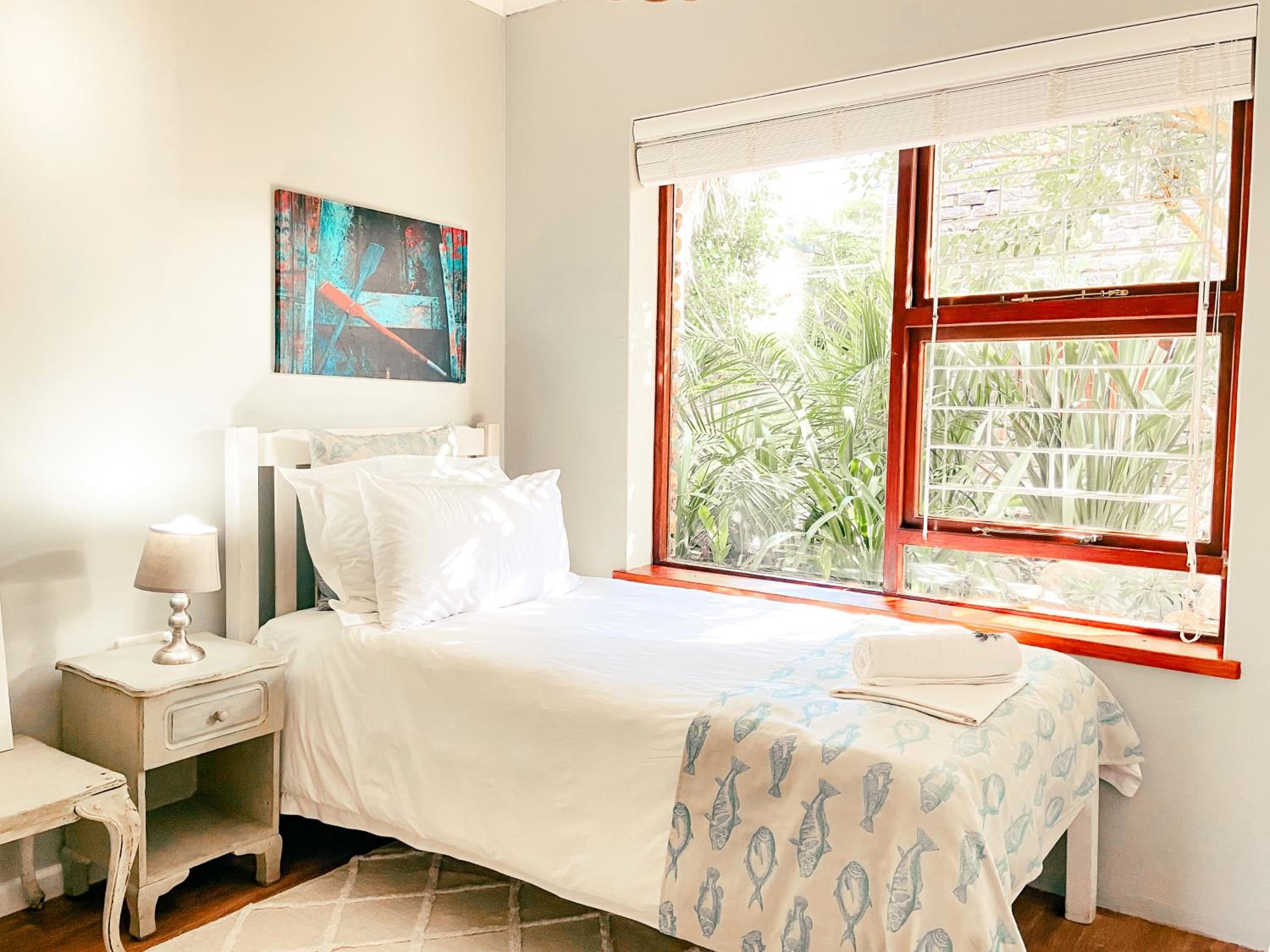 Three-Bedroom House - Sea Front - Photo 11