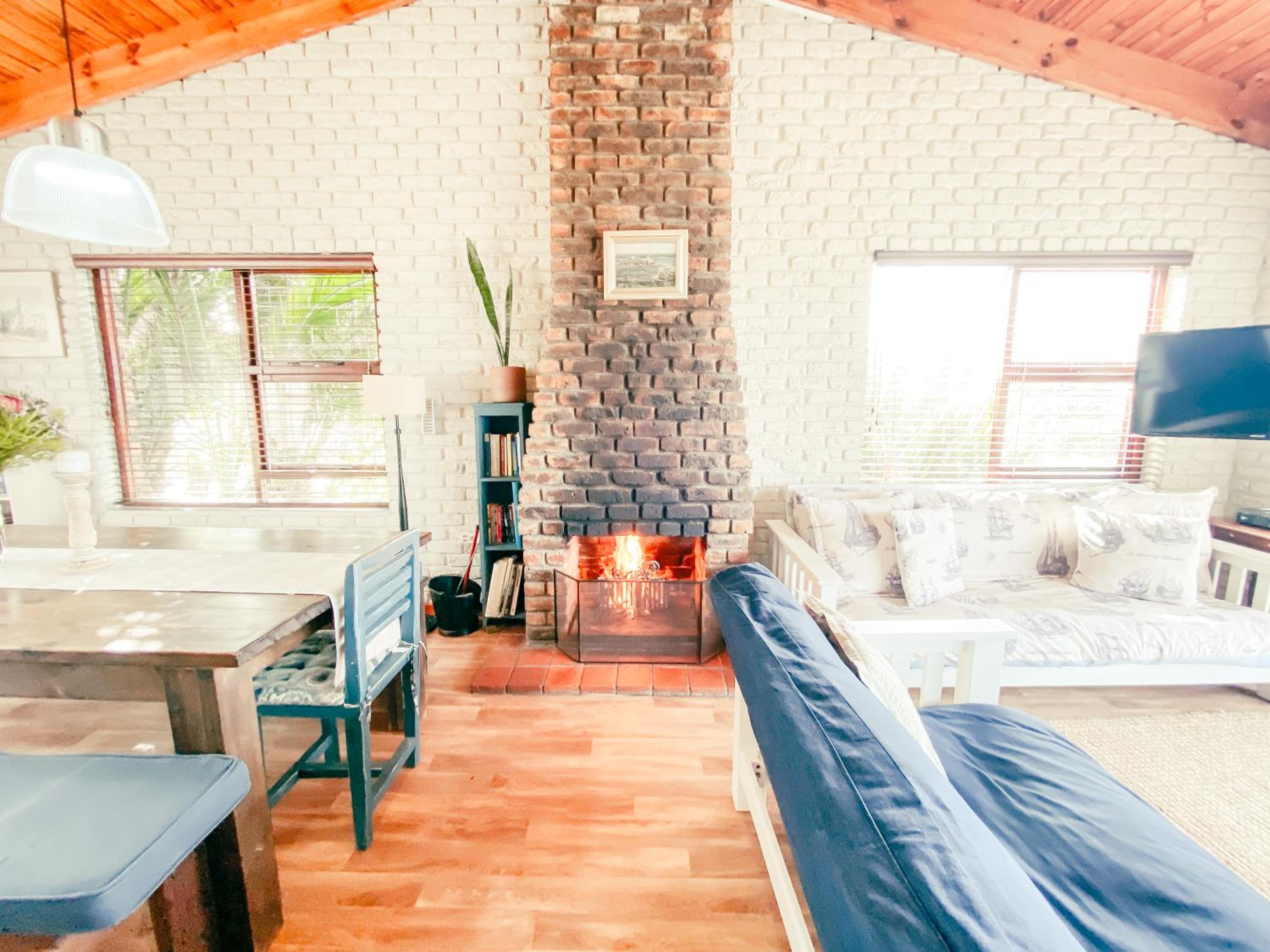 Three-Bedroom House - Sea Front - Photo 9
