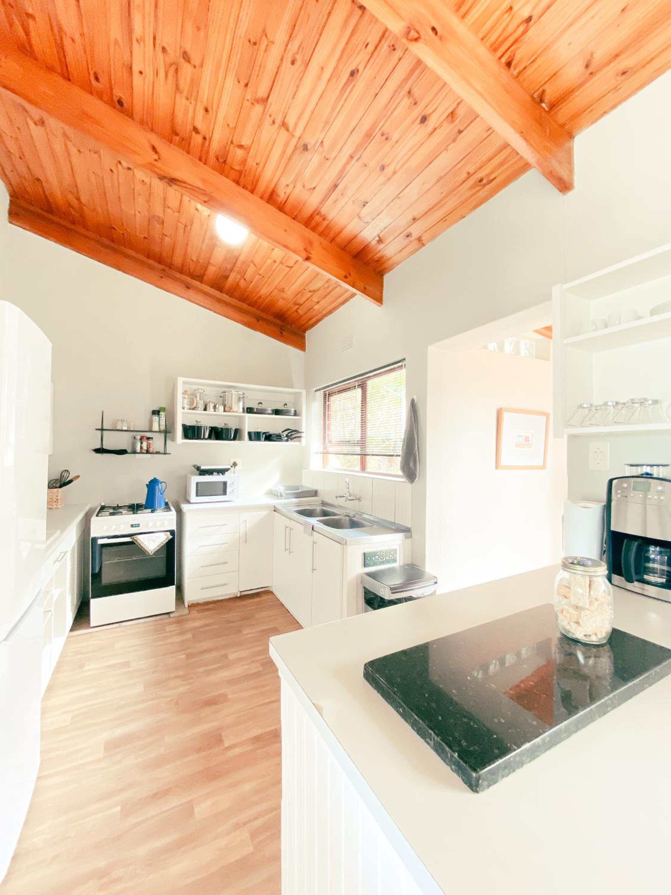 Three-Bedroom House - Sea Front - Photo 10