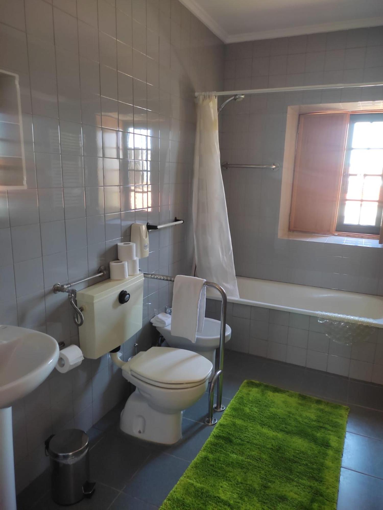 Quadruple Room with Private Bathroom photo 2