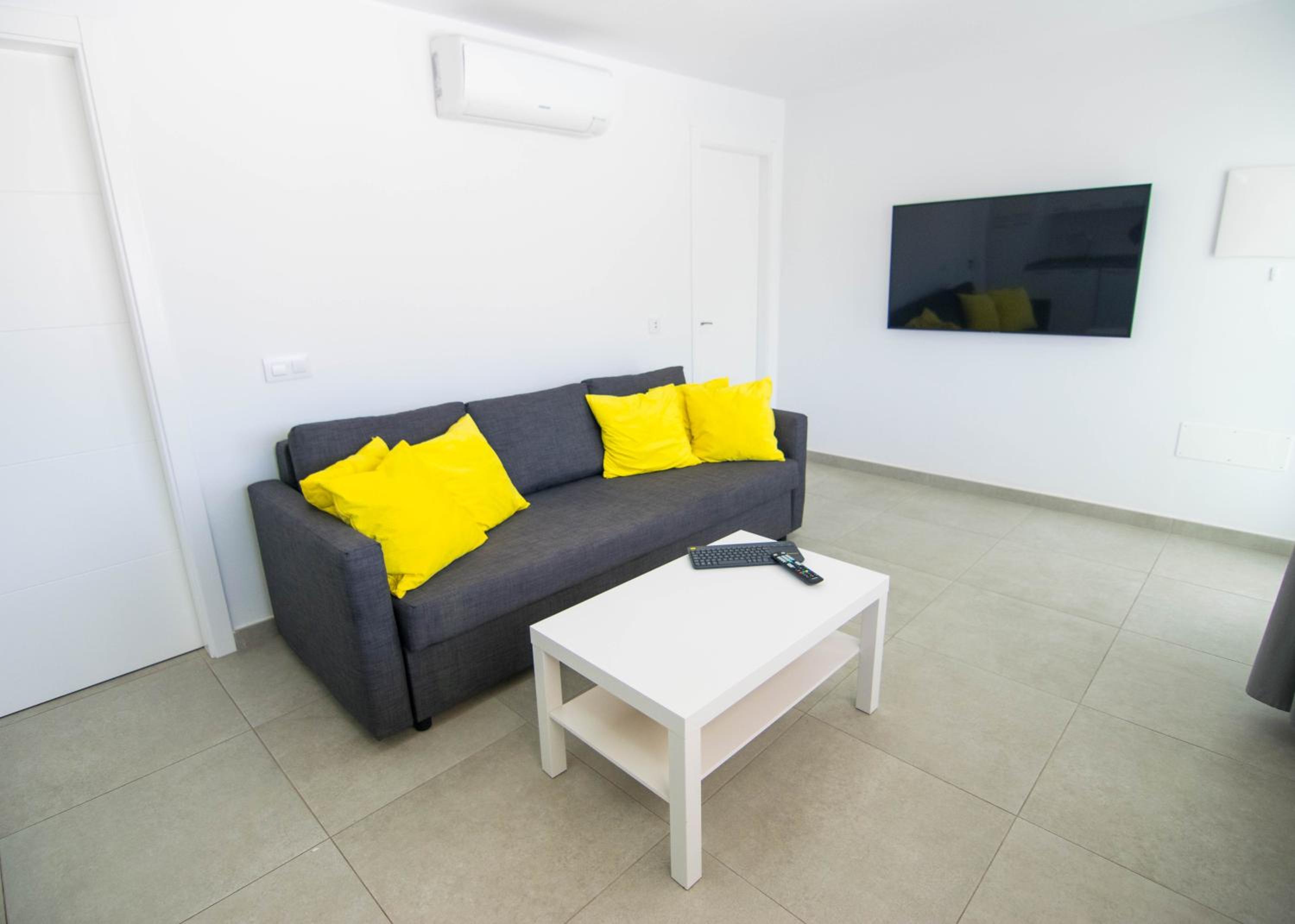Apartment With Mountain View photo 2