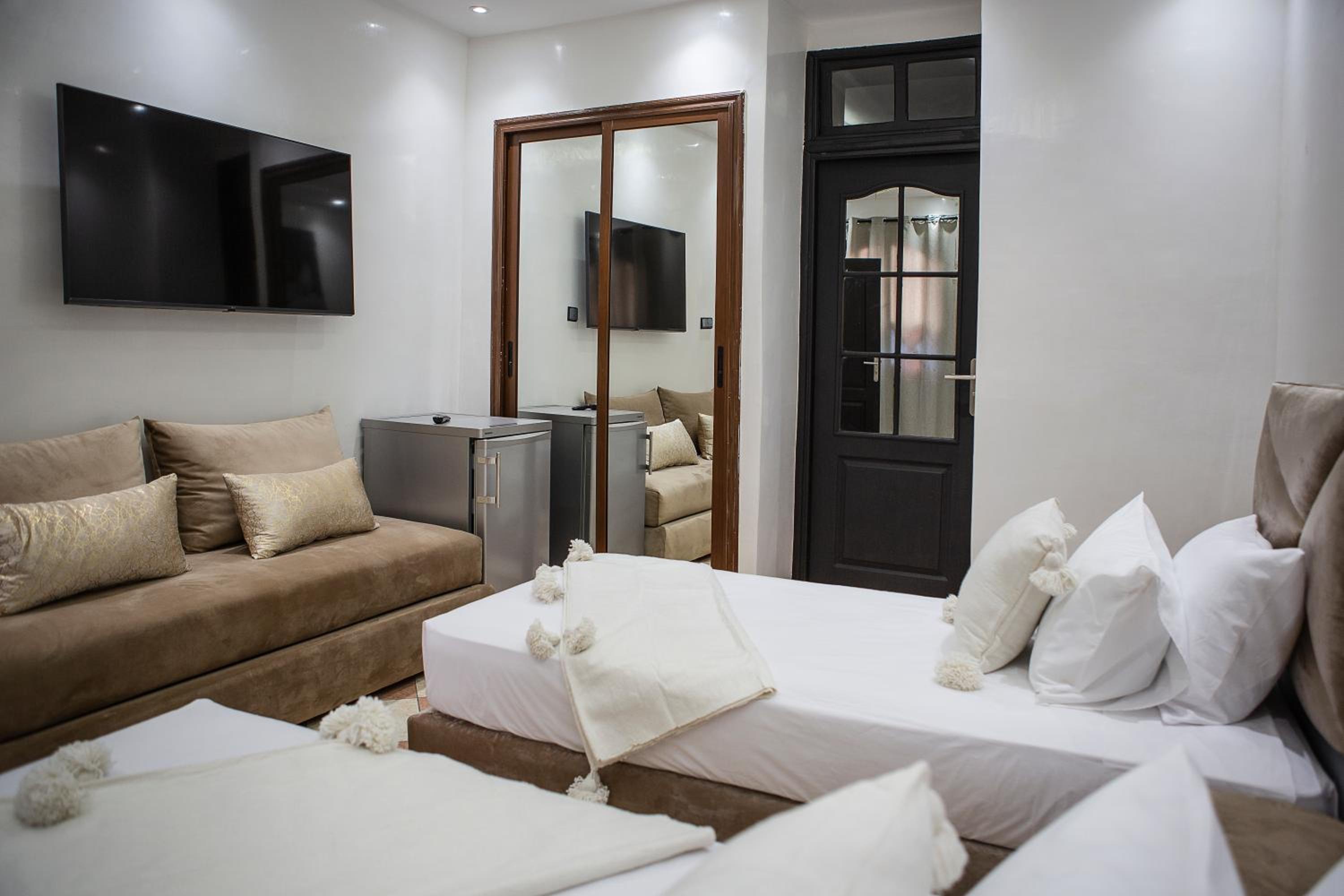 Twin Room with Private Bathroom - Photo 1