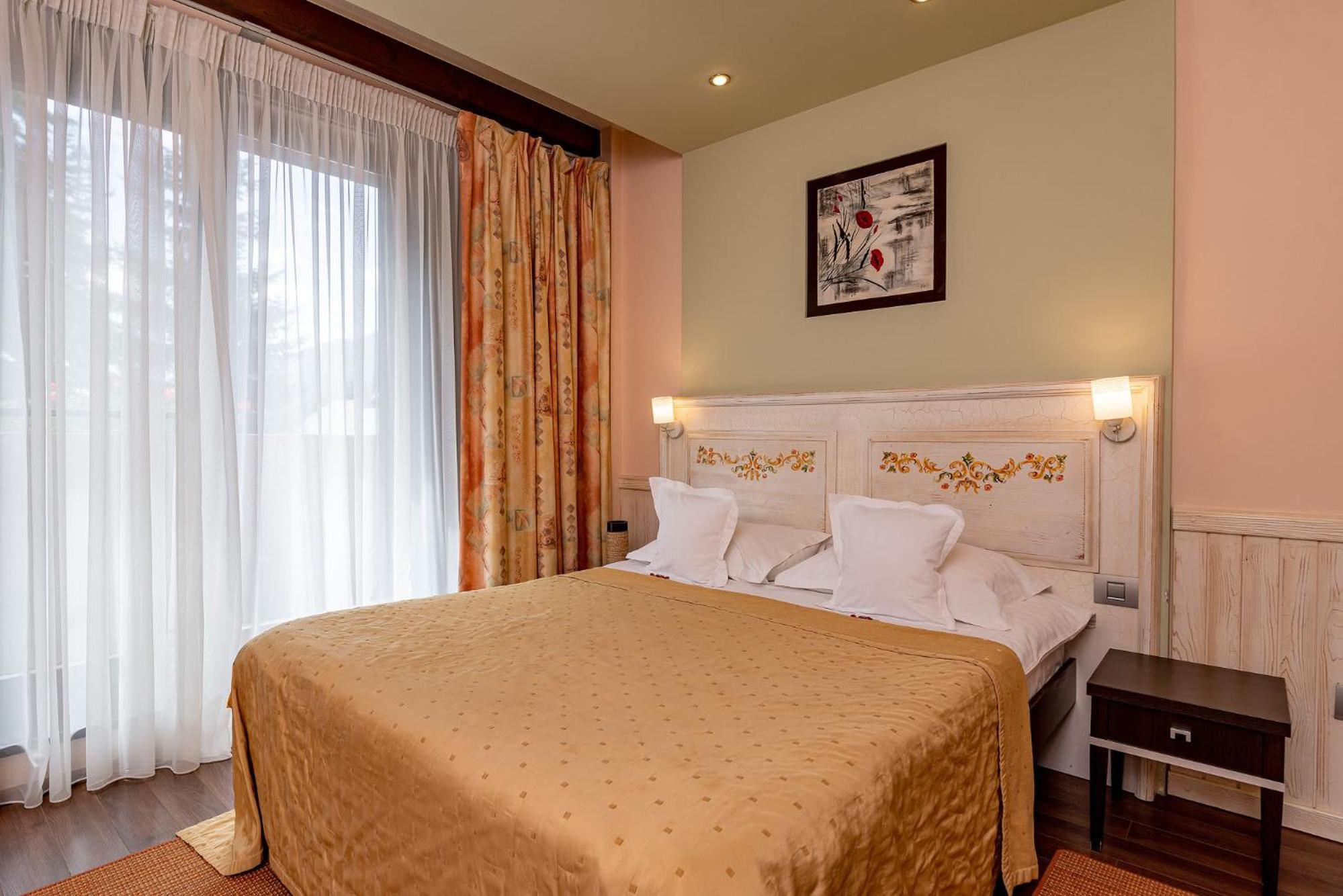 Double Room - Photo 18