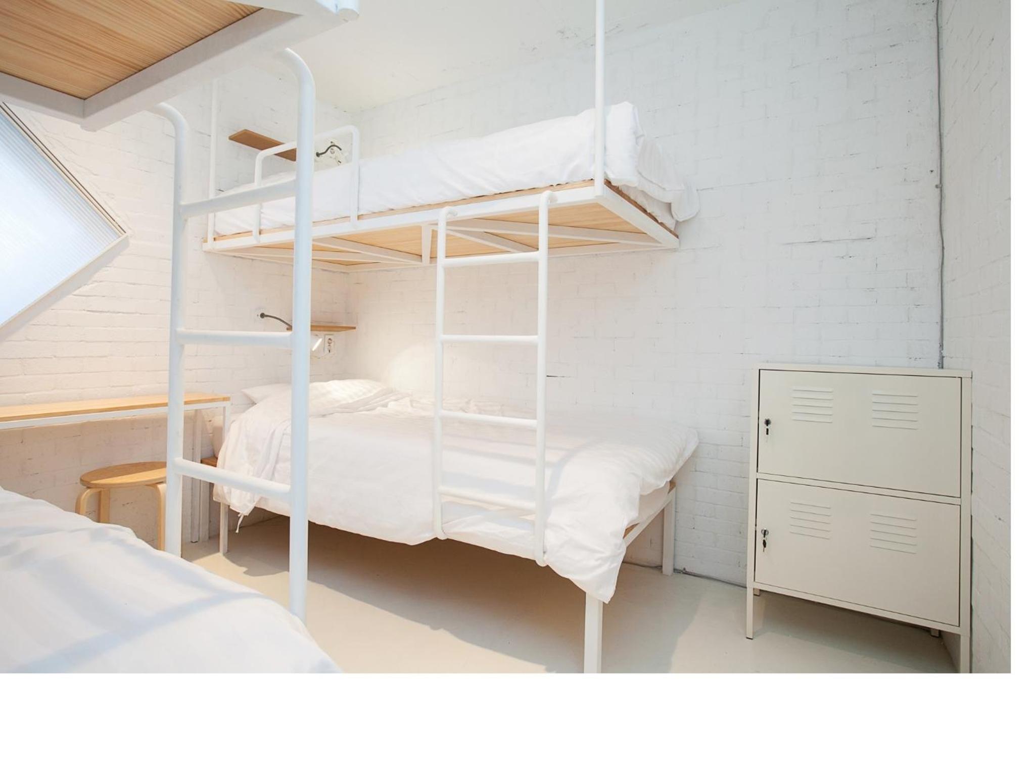 Bed in 4-Bed Male Dormitory Room photo 1