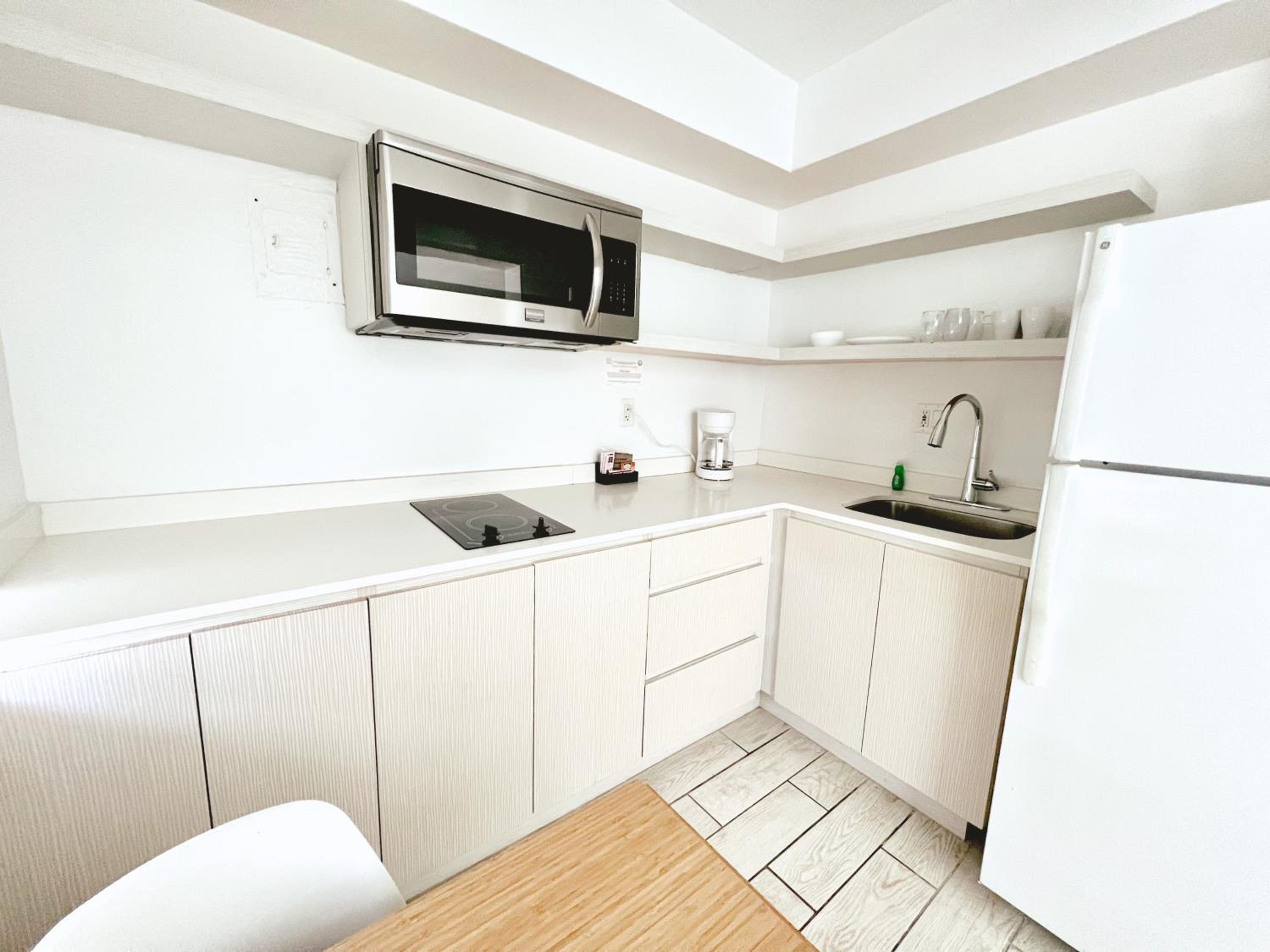 One-Bedroom Suite - Photo 3