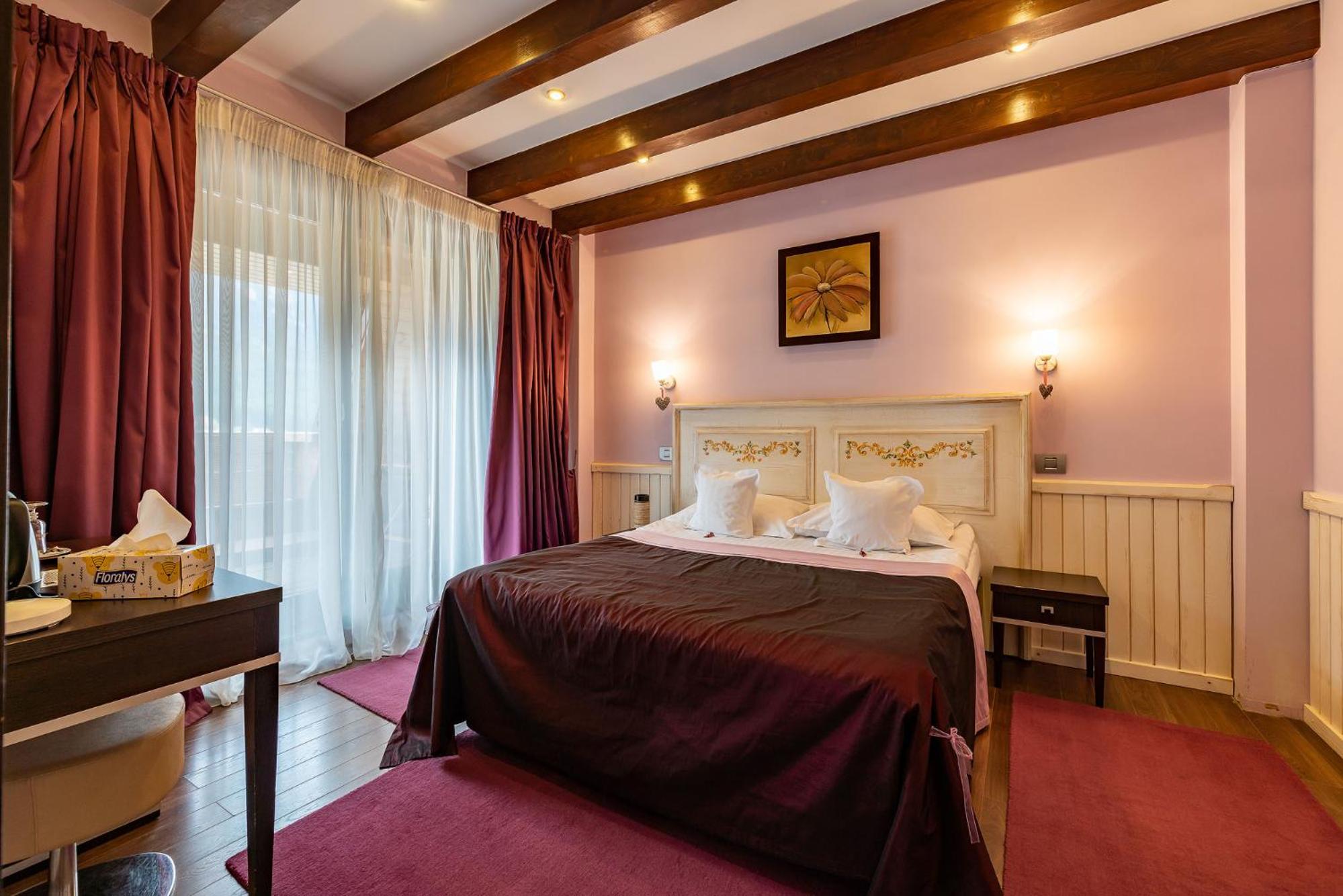 Double Room with Mountain View - Photo 12