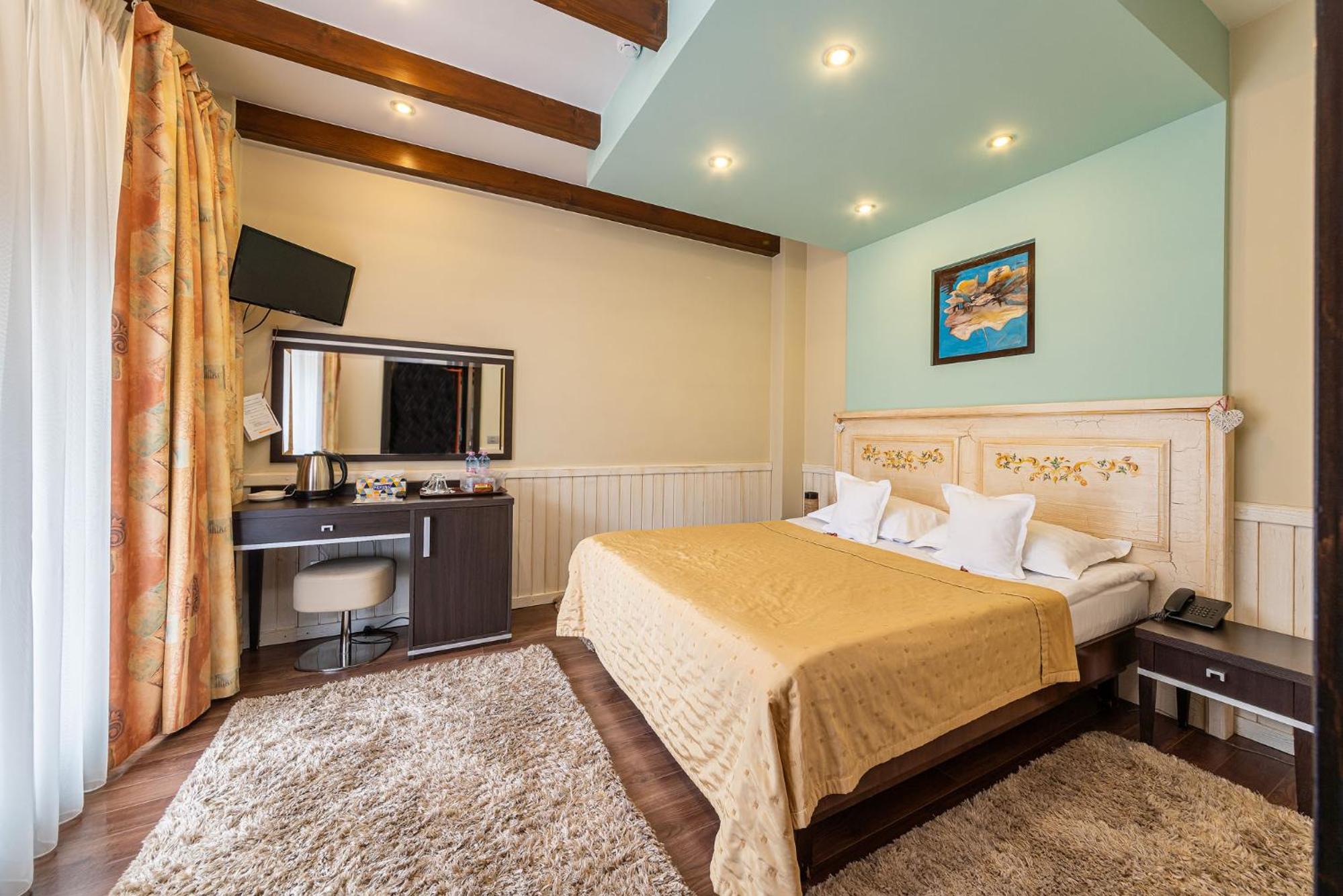 Double Room with Mountain View - Photo 13