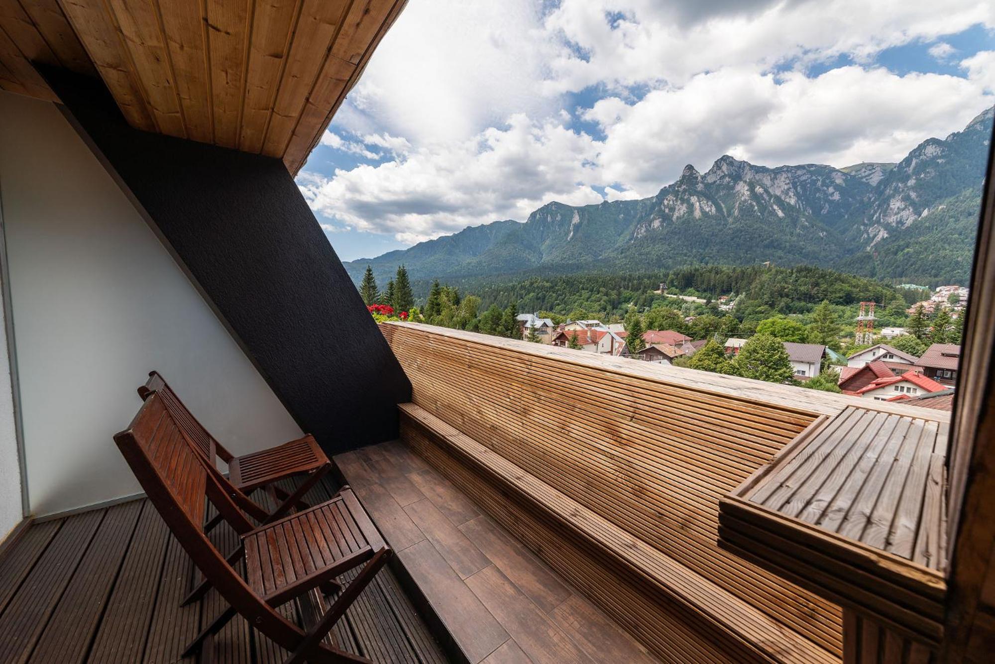 Double Room with Mountain View - Photo 16