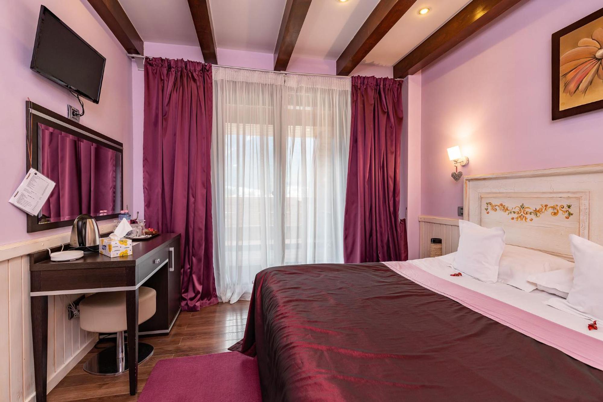 Double Room with Mountain View - Photo 18