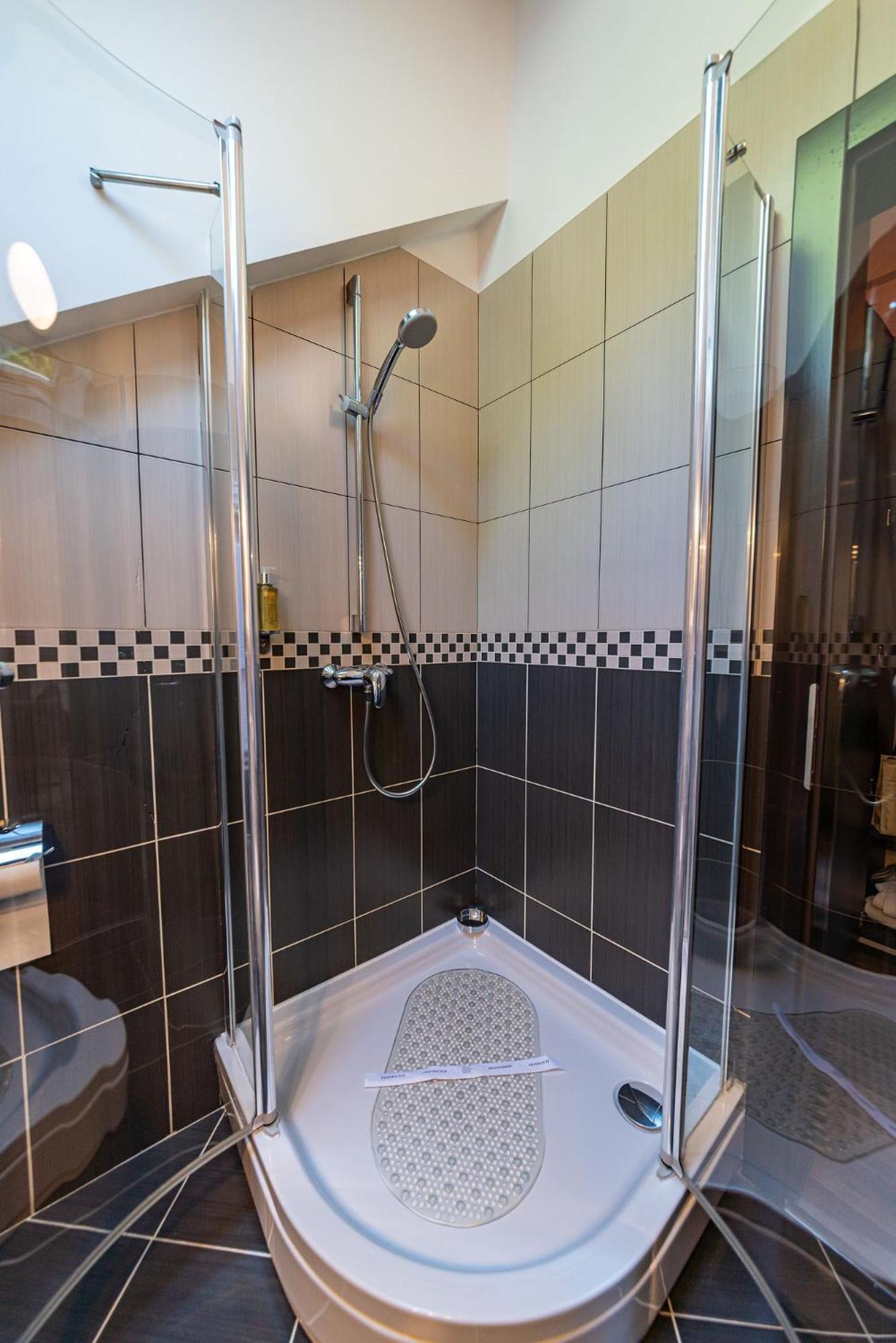 Double Room - Photo 6