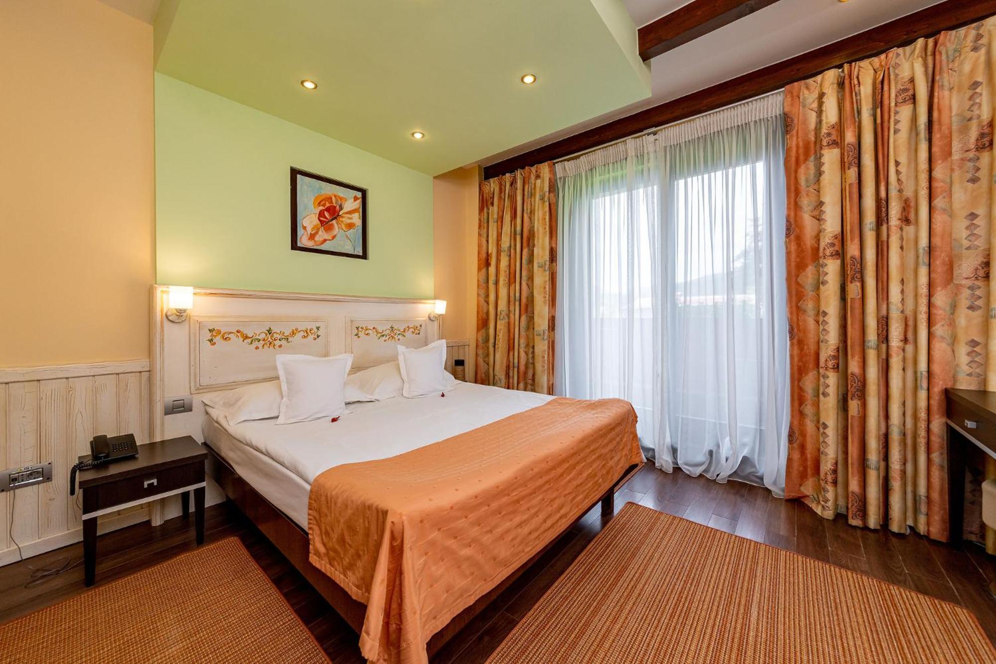 Double Room - Photo 8