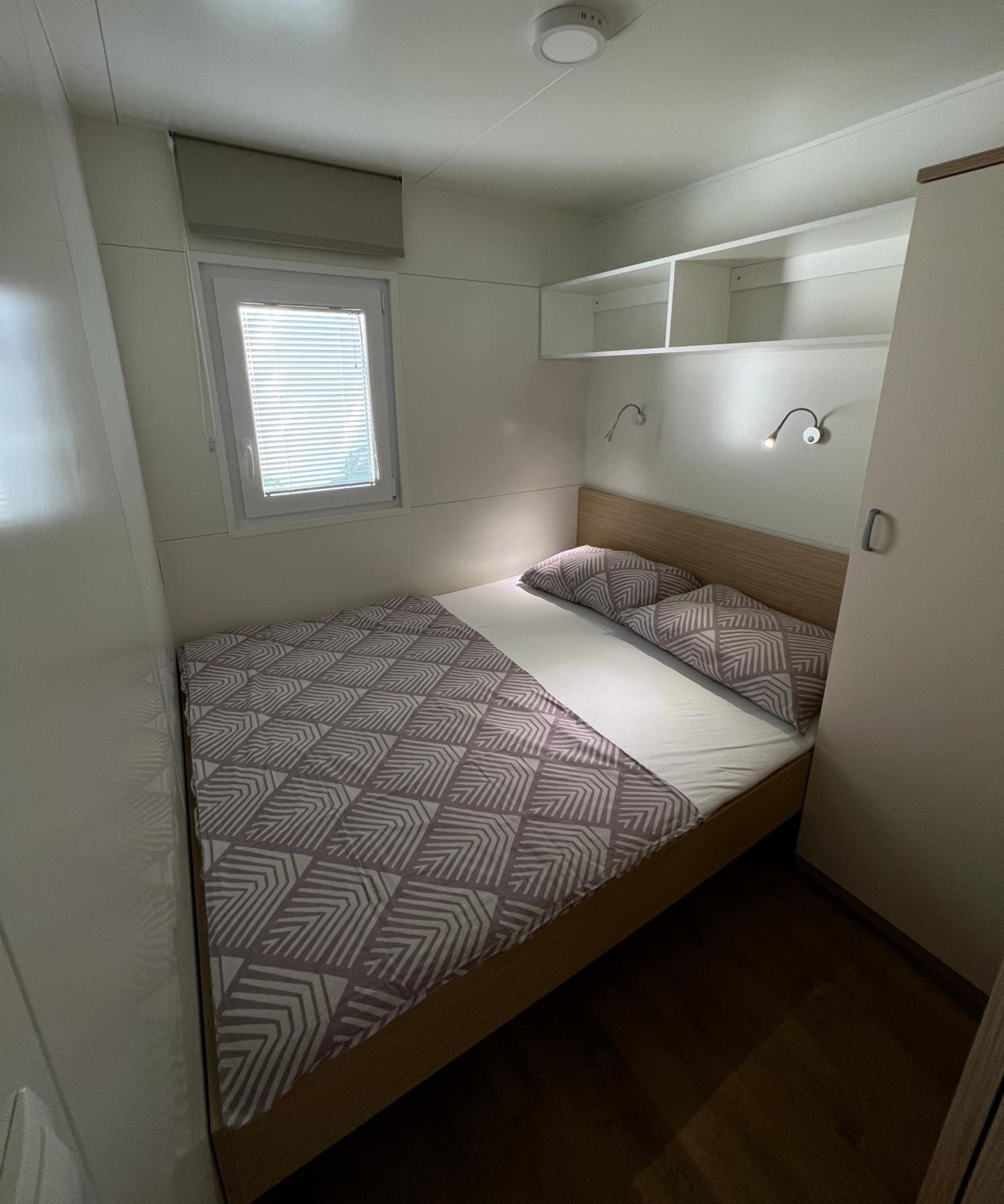 Mobile Home photo 3