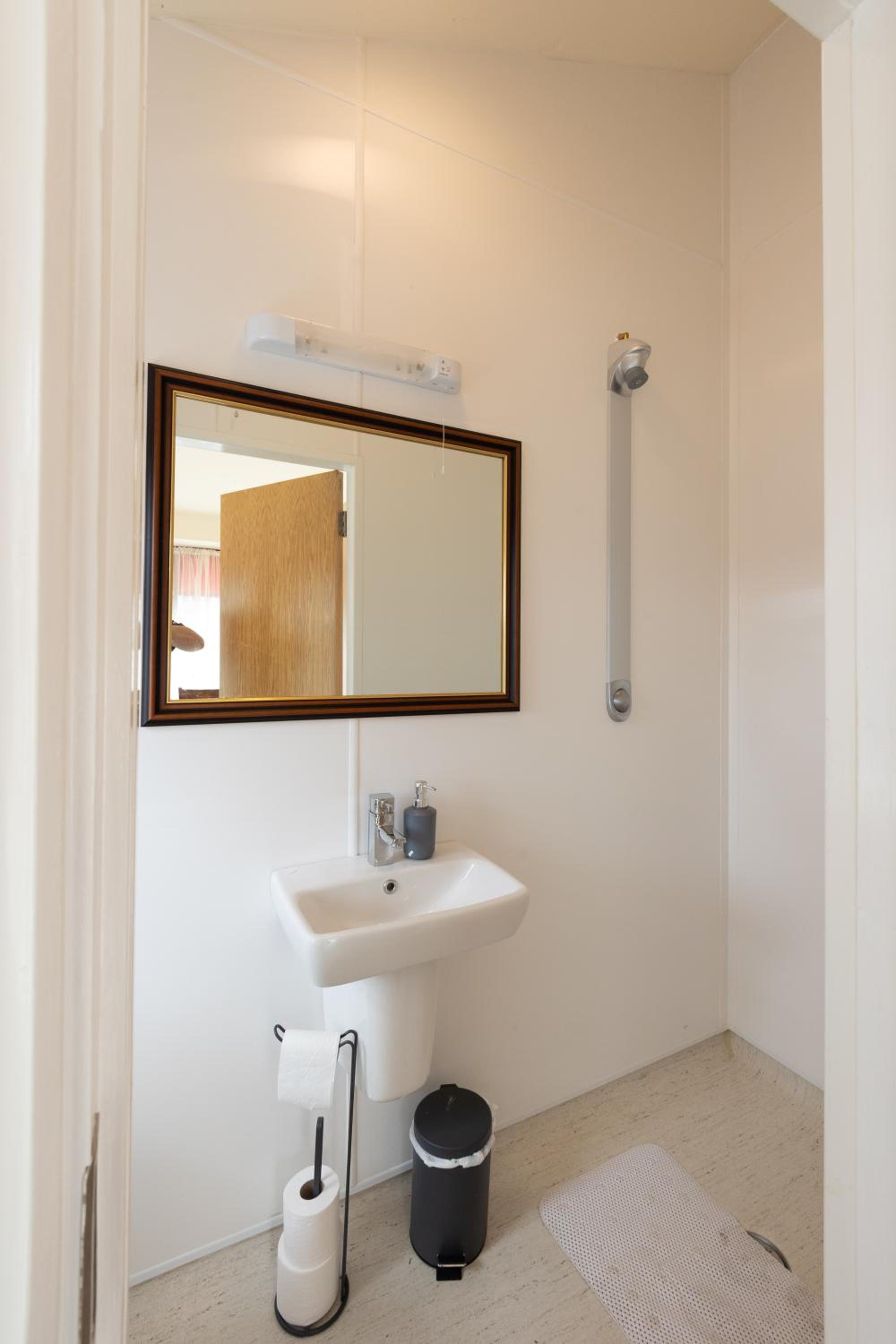 Double Room - Photo 4