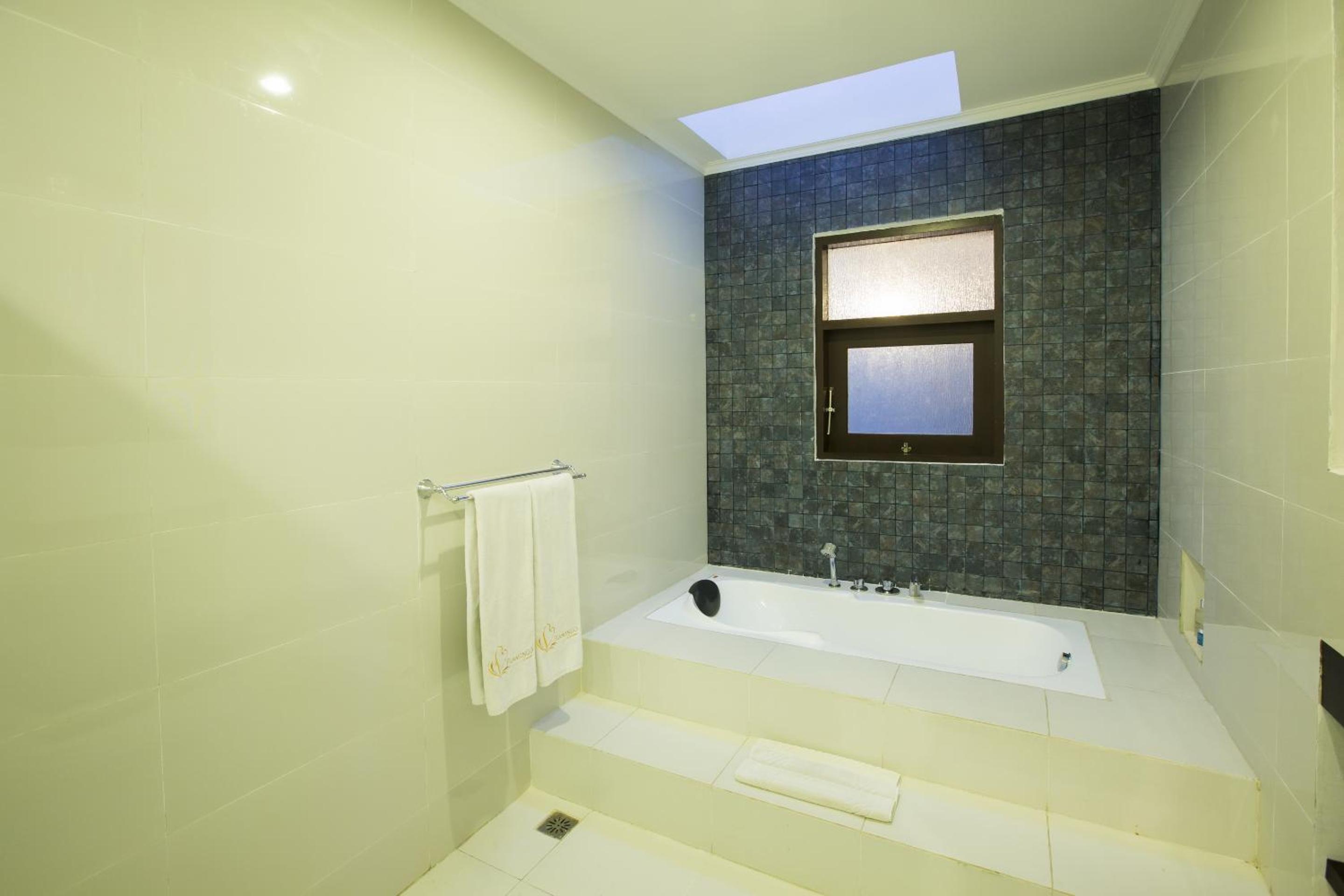 One-Bedroom Studio - Photo 15