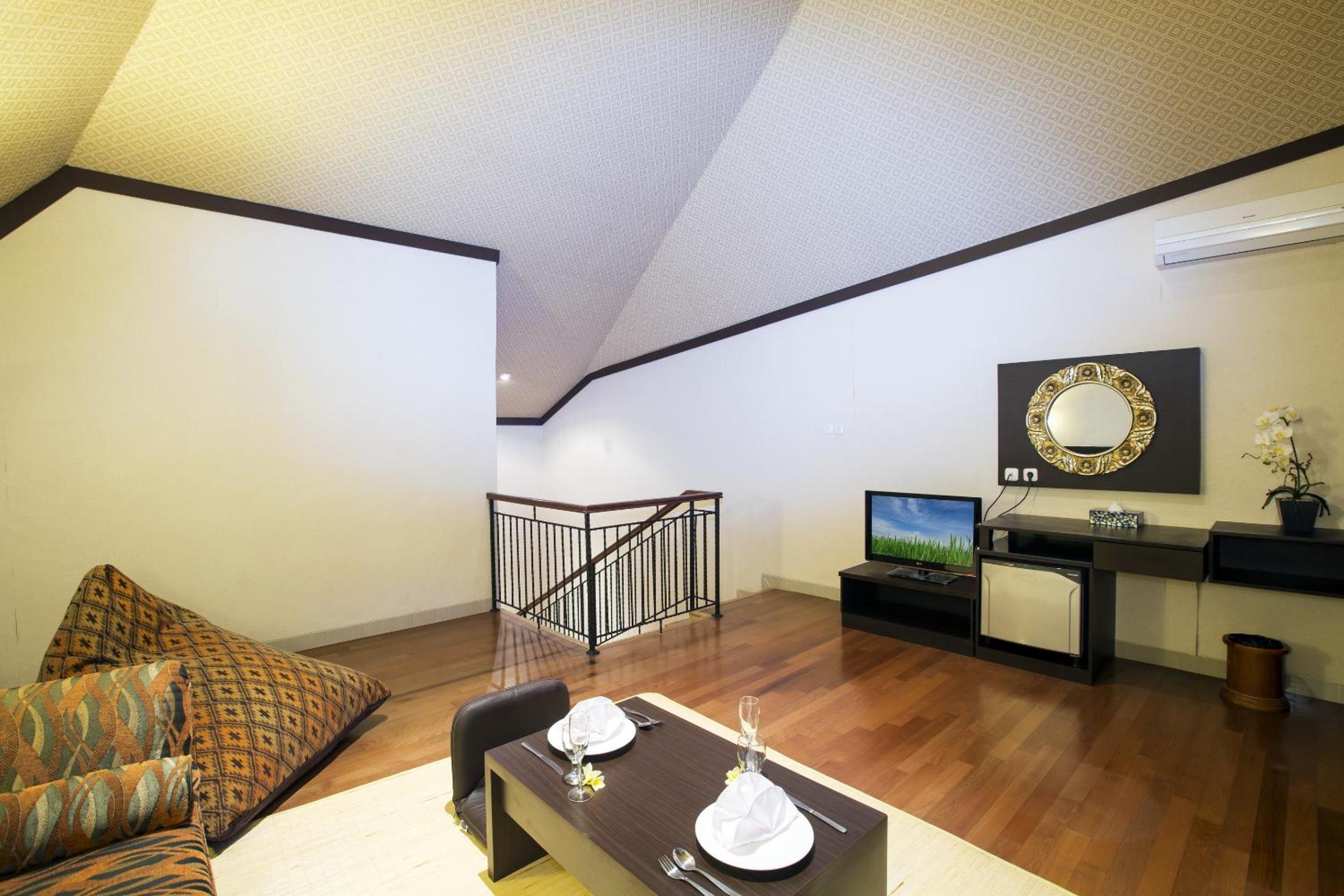 One-Bedroom Studio - Photo 17