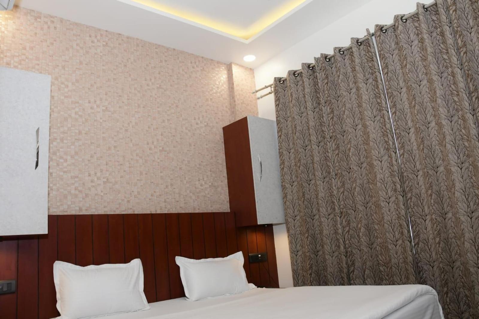 Budget Double Room photo 3