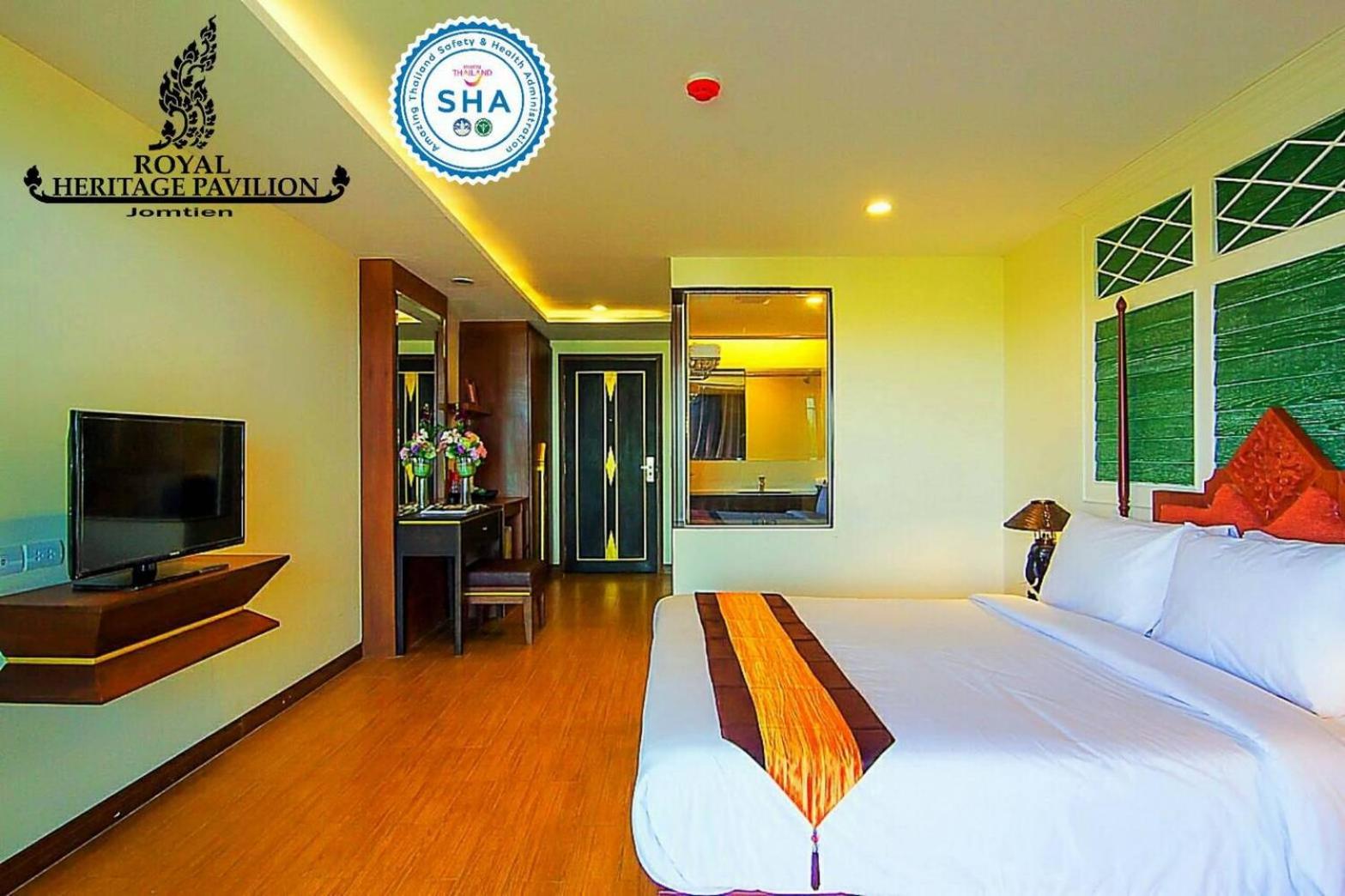 Deluxe Double Room with Balcony - Photo 6