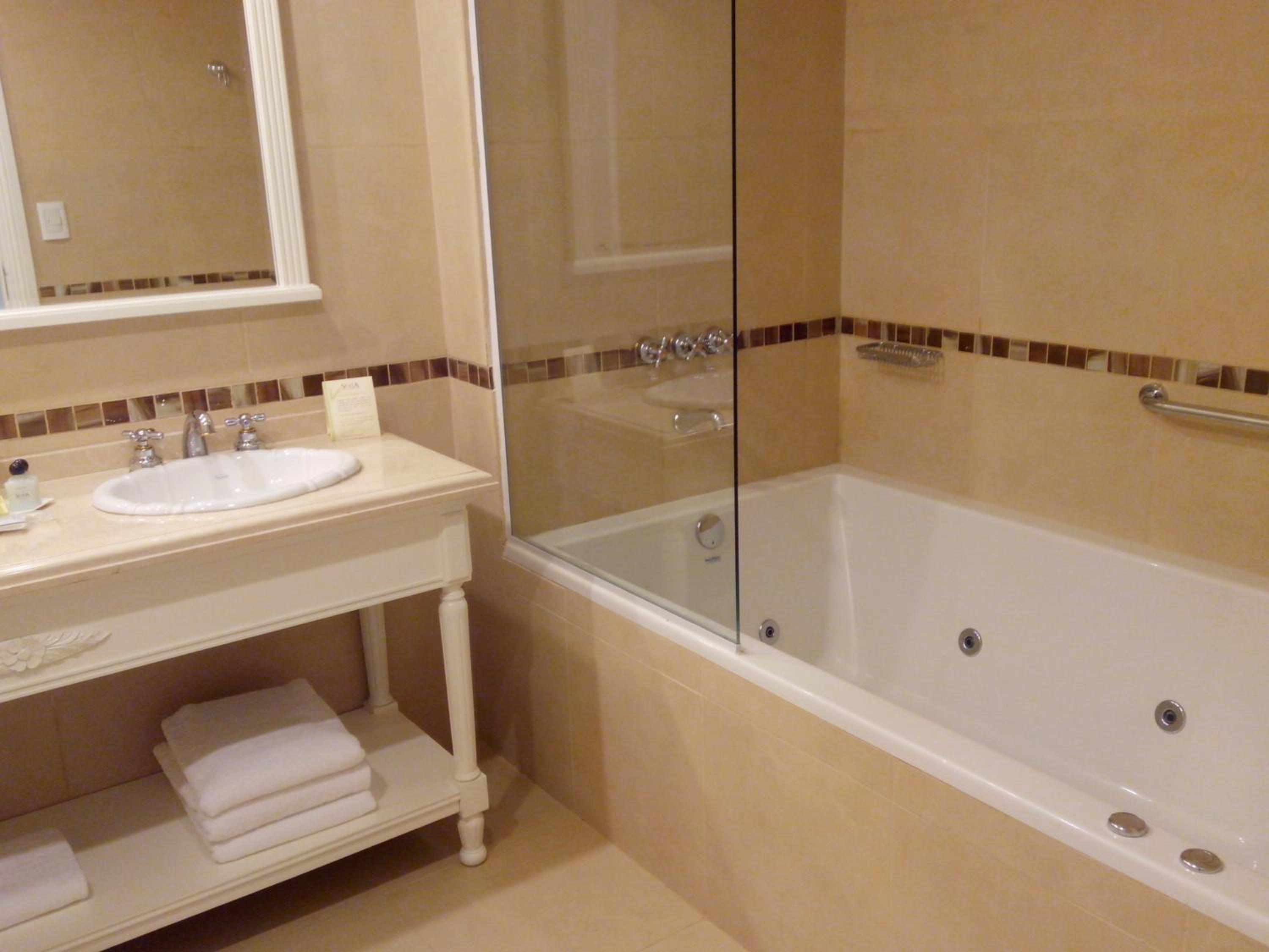Deluxe Suite photo 3