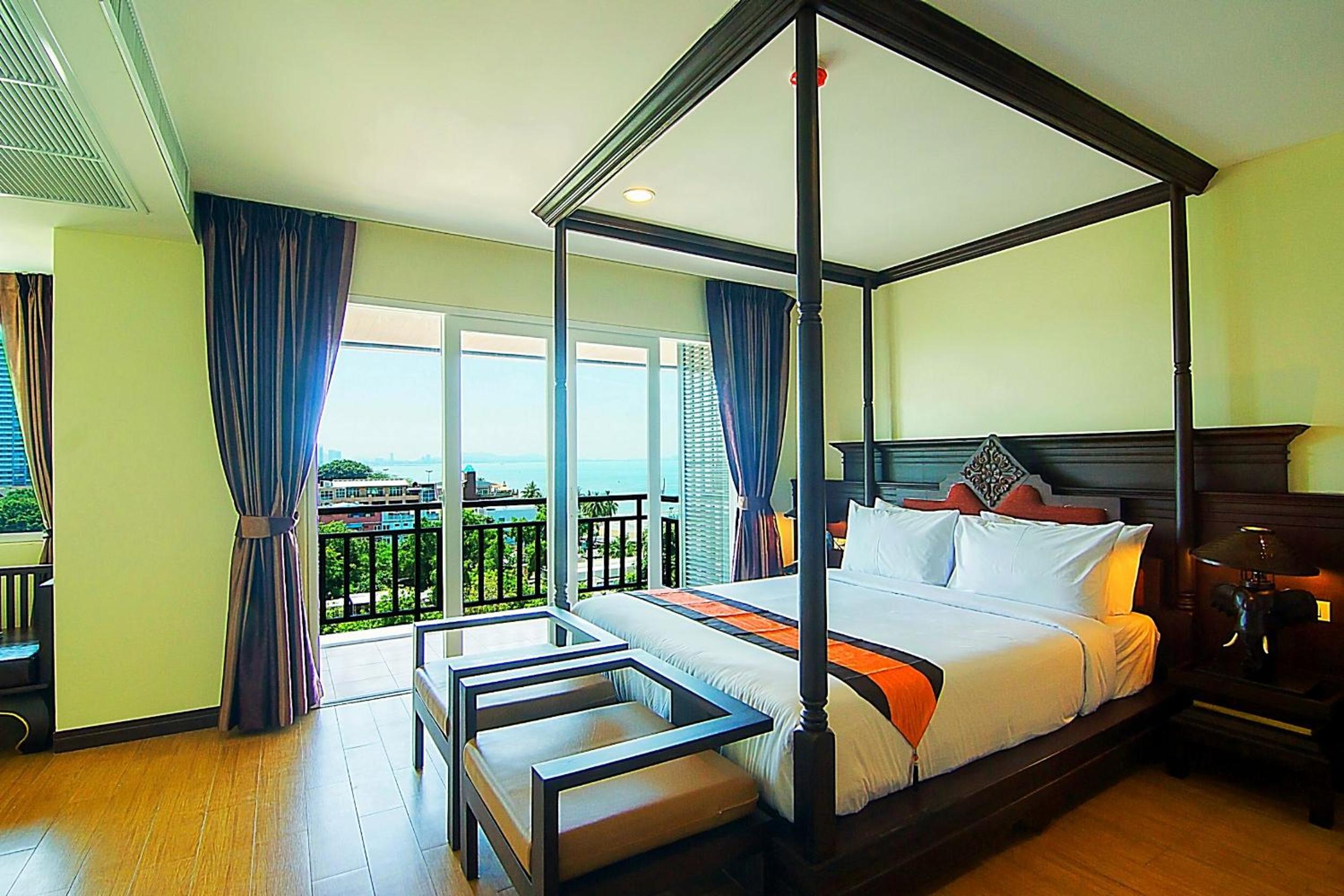 Luxury Suite - Photo 9
