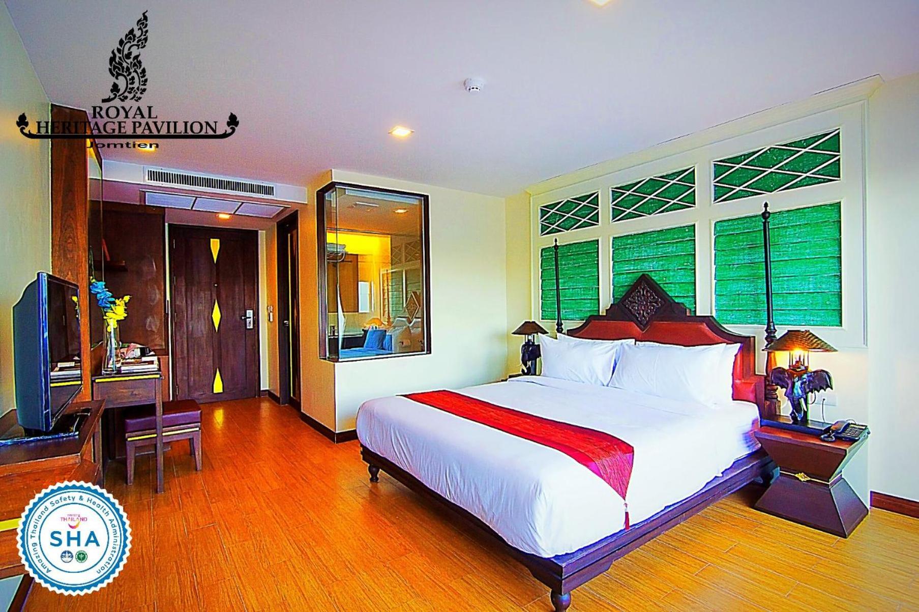 Deluxe Double Room with Balcony - Photo 4