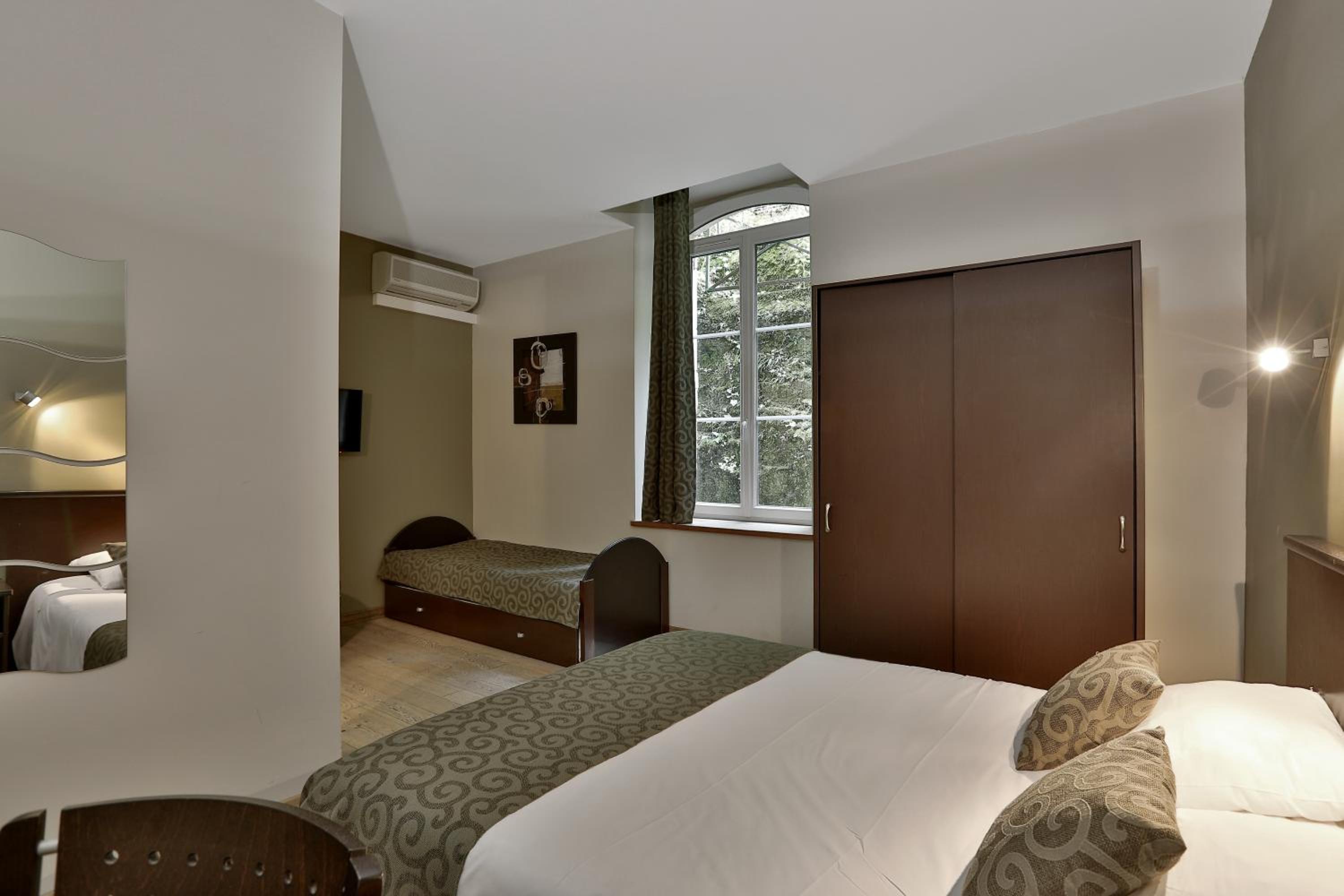 Double Room with Extra Bed - Photo 2