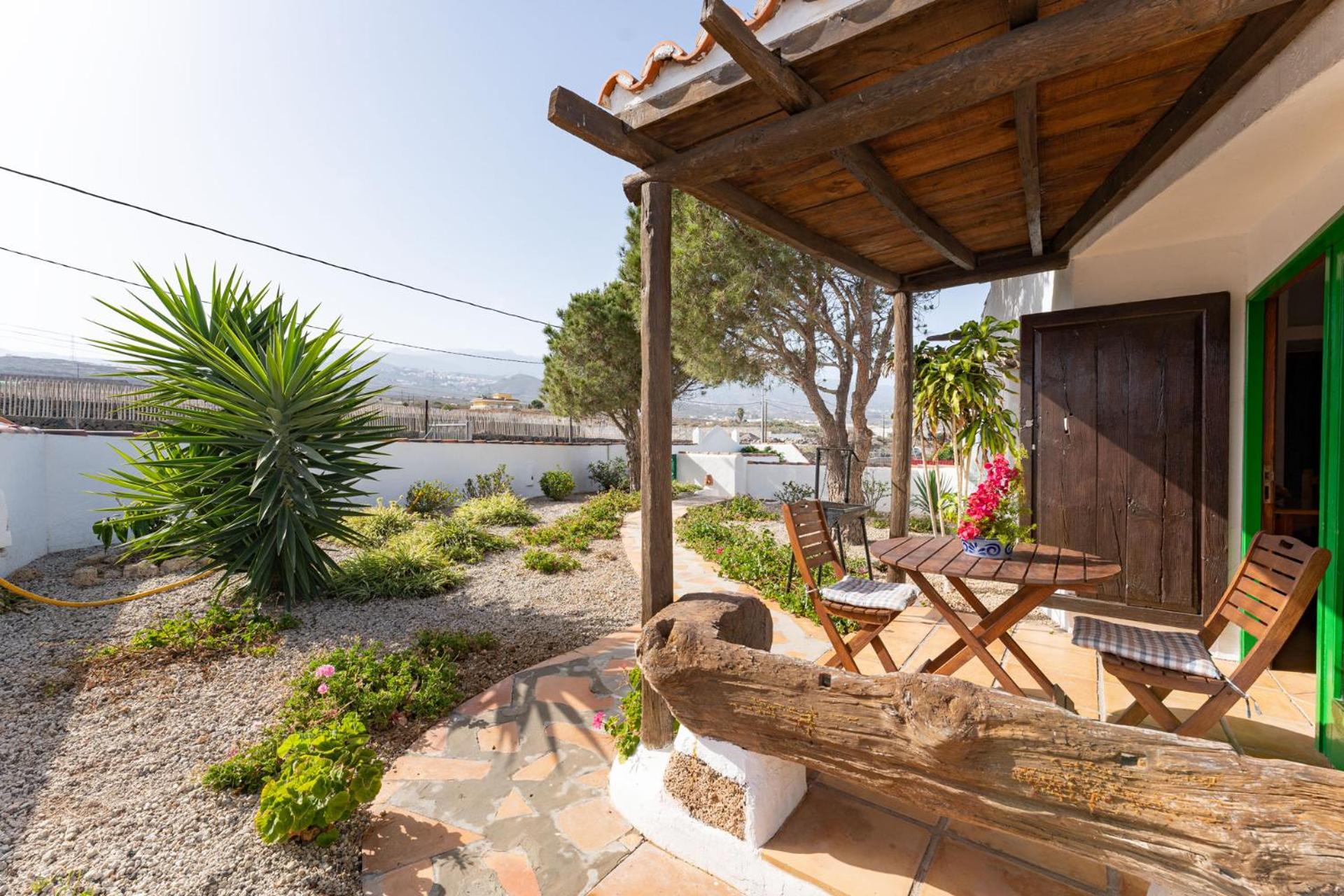 One-Bedroom Cottage with Mountain View photo 3