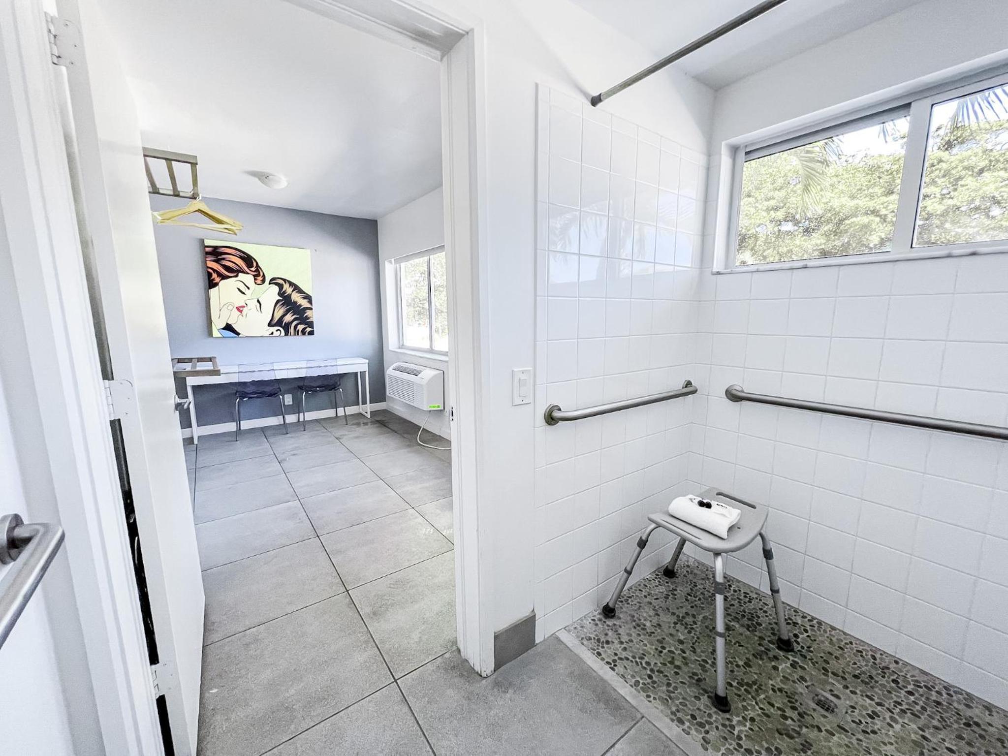 Deluxe King Studio - Accessible