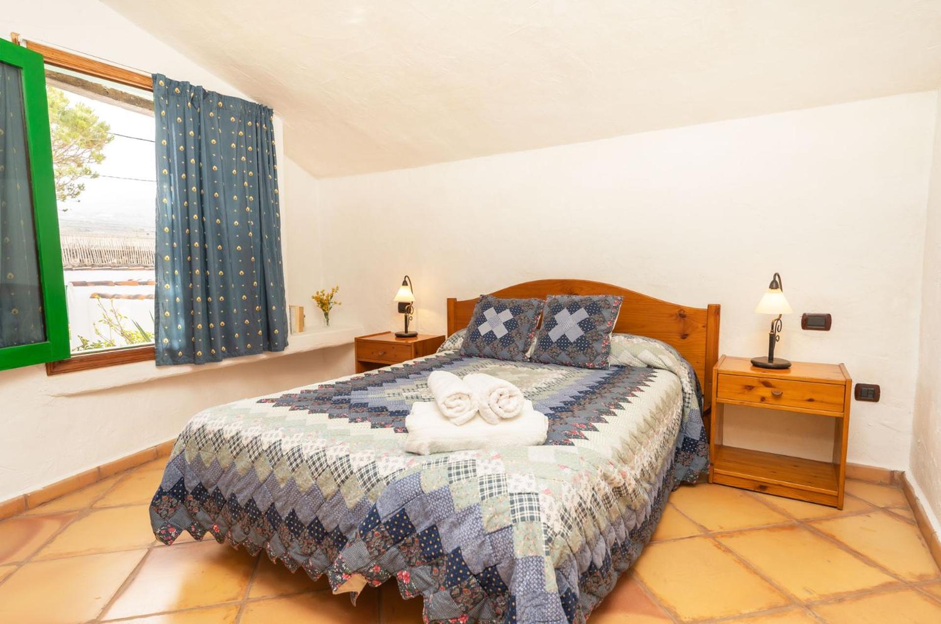 Cabaña de una habitación con vista a la montaña