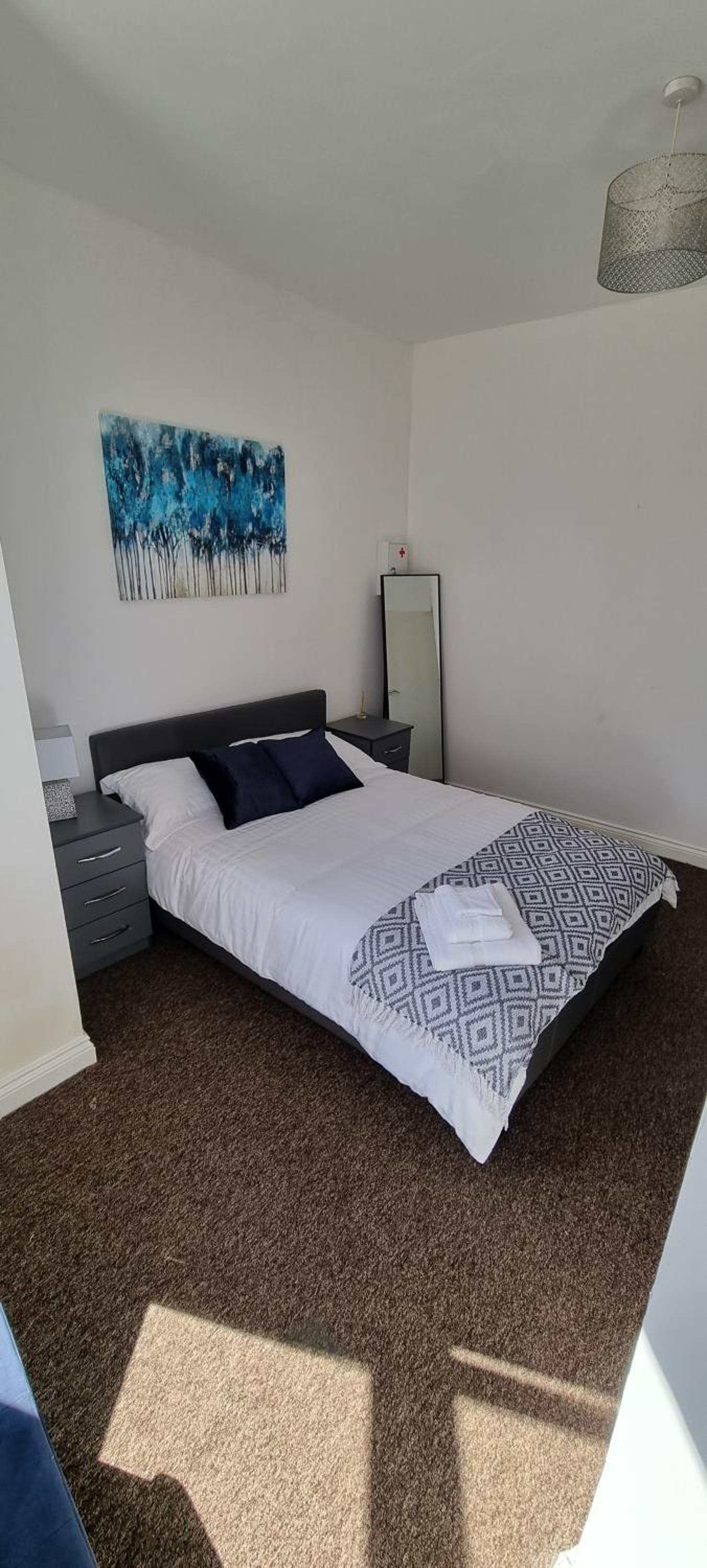 One-Bedroom Apartment photo 1