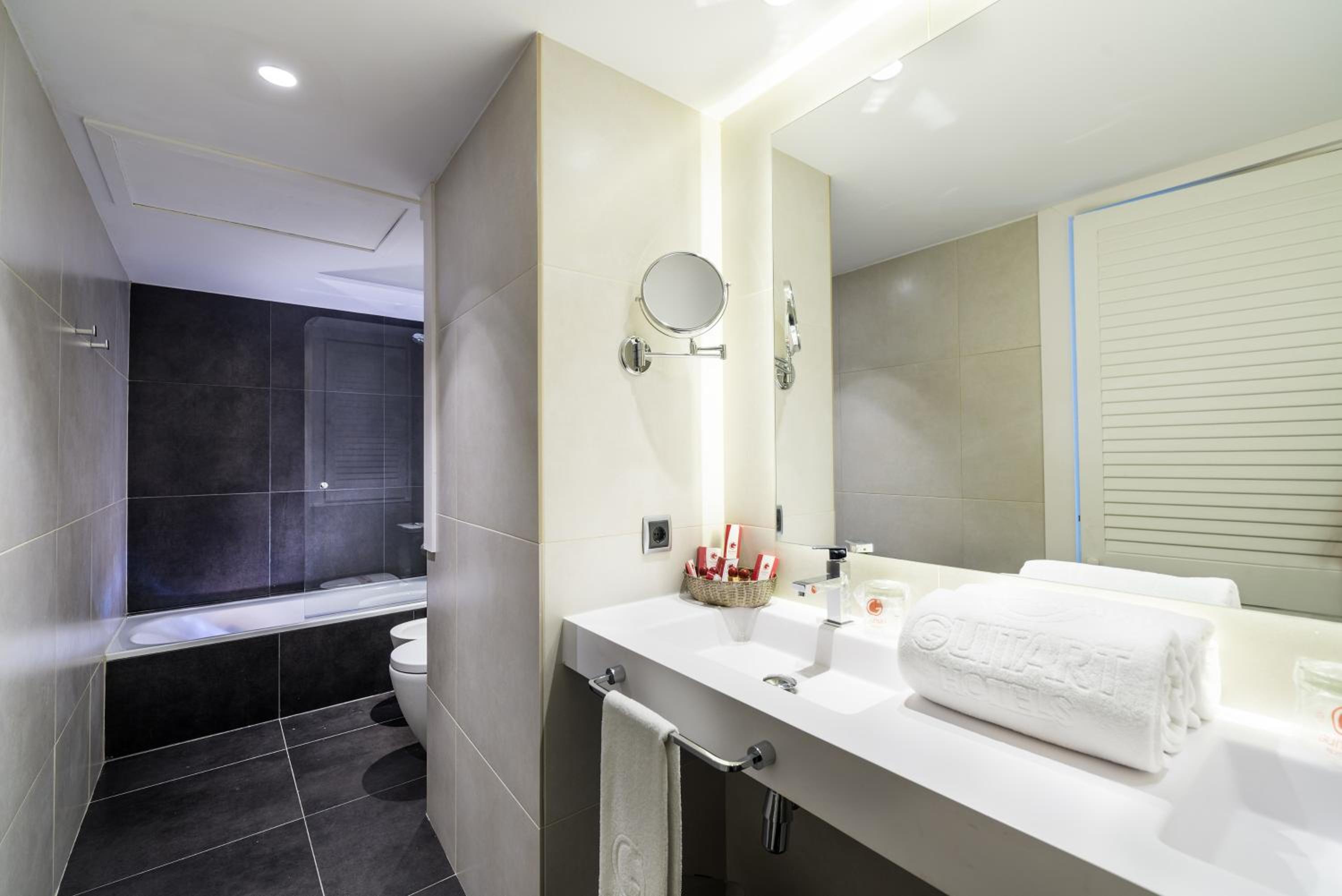 Junior Family Suite (3 Adults) photo 3