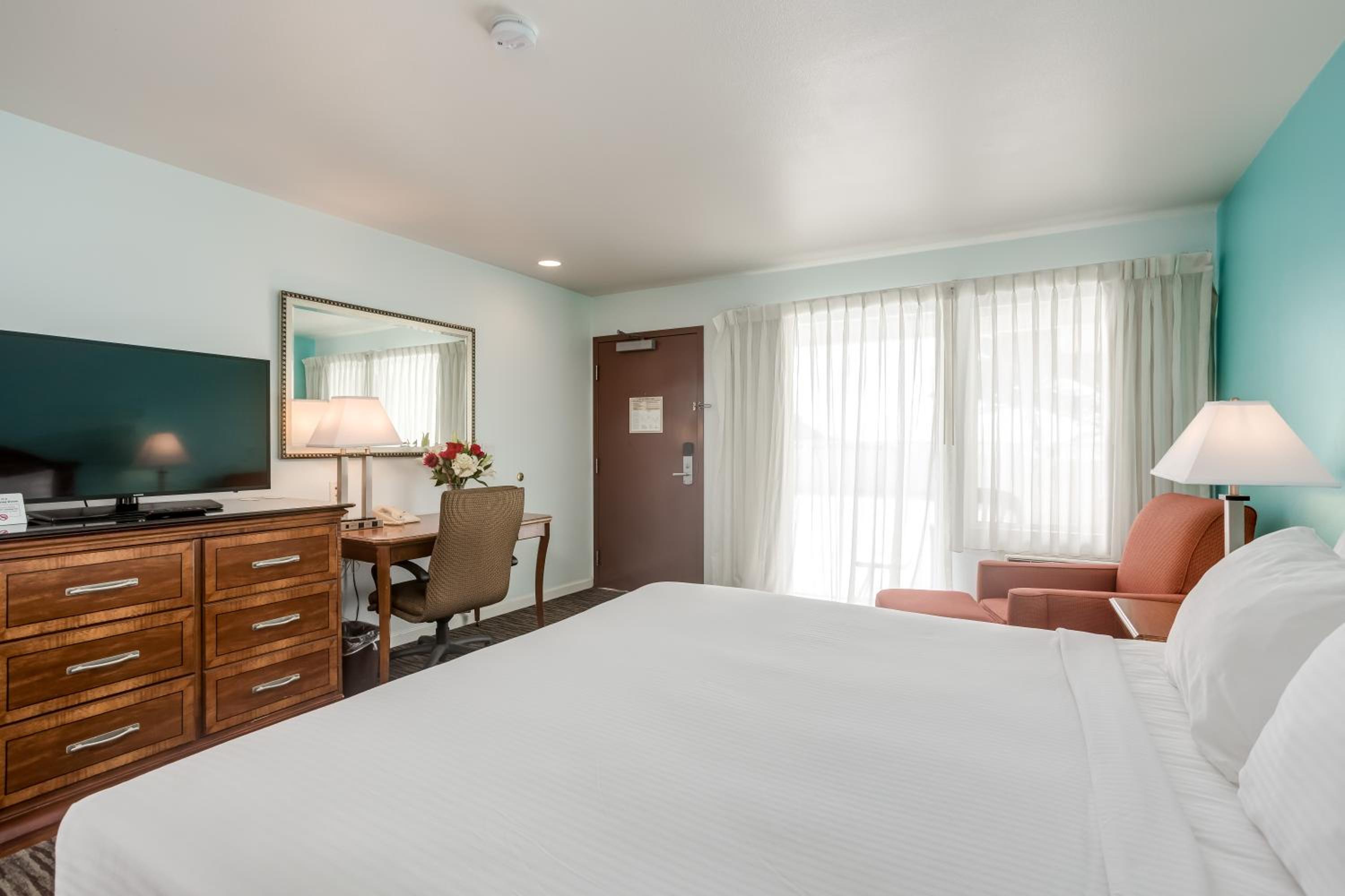 King Room with Partial View - Photo 6